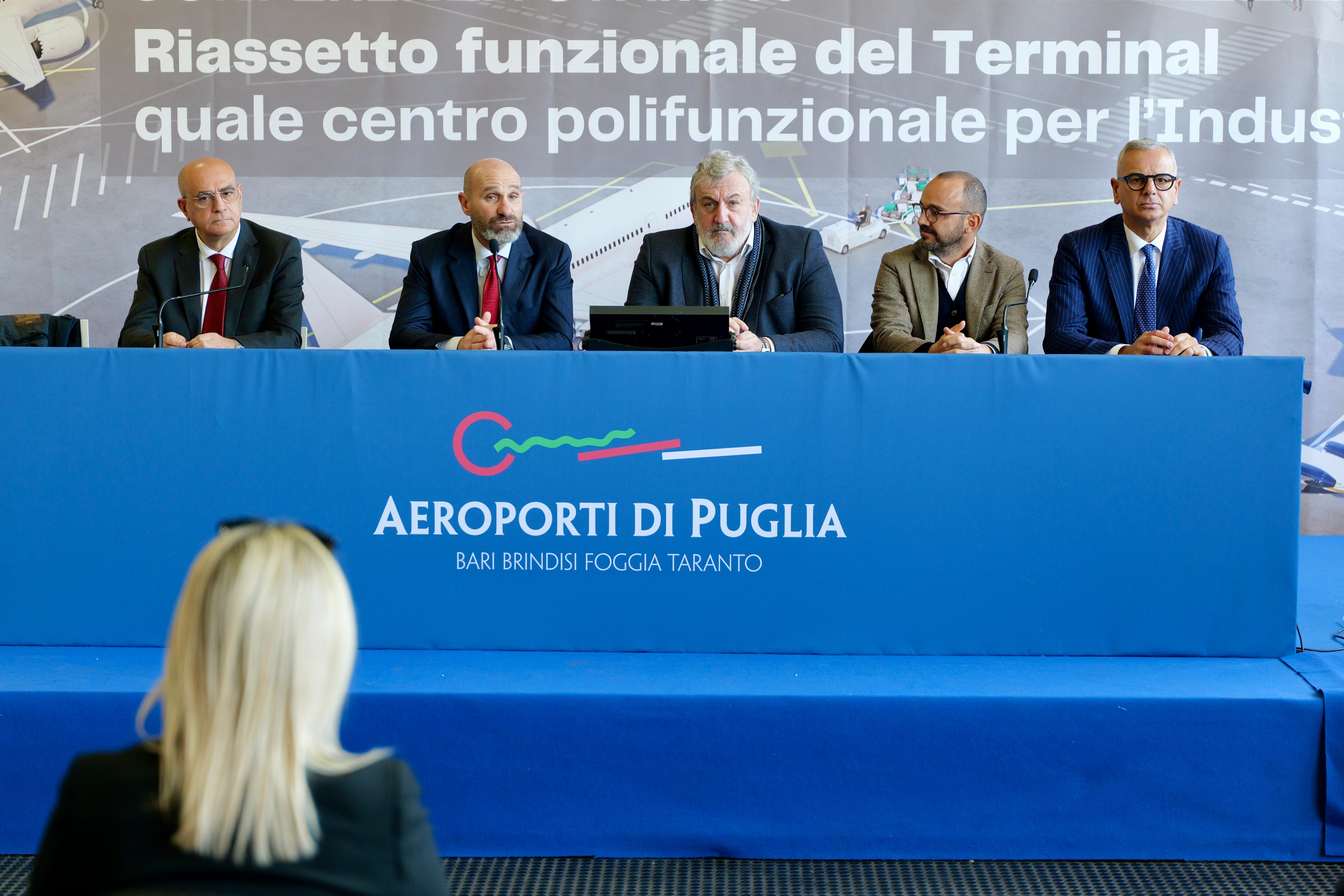 Galleria Grottaglie, entro il 2025 il nuovo ‘M.Arlotta’. Emiliano e Vasile: “Pronti per il futuro e per l’aerospazio” - Diapositiva 14 di 14