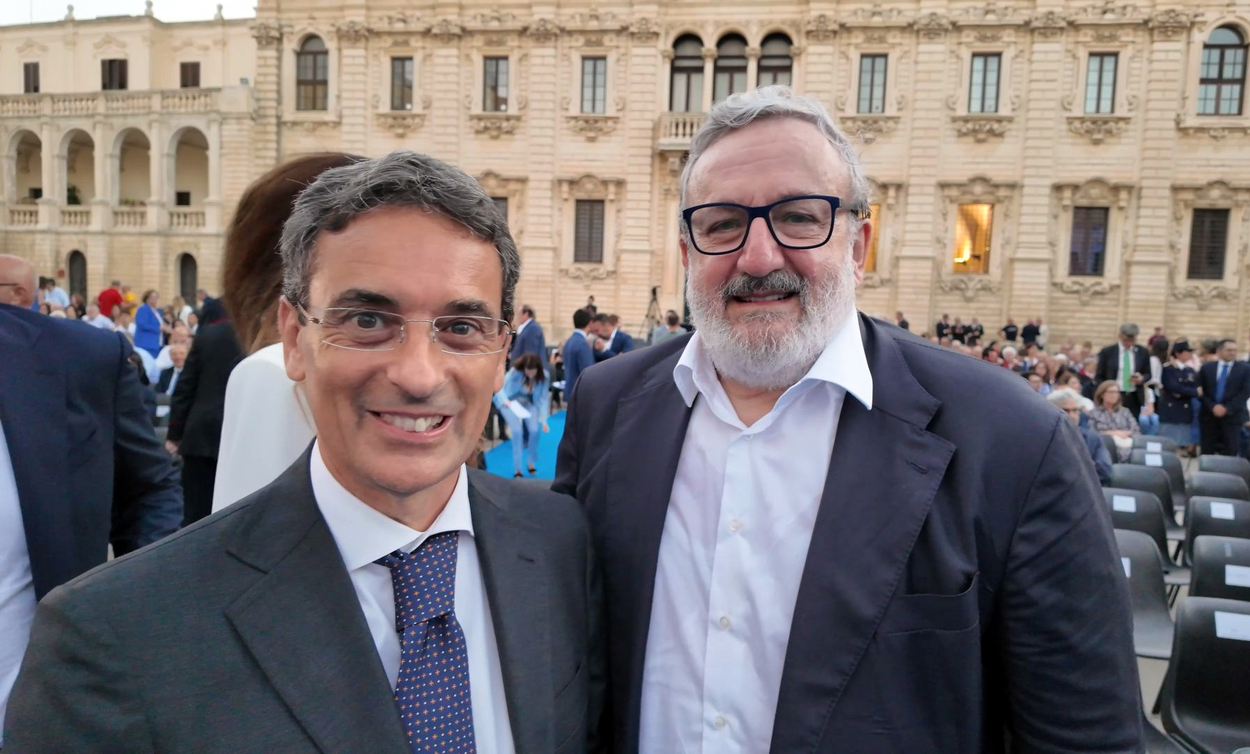 Galleria EMILIANO E MATRANGOLA A LECCE ALL’EVENTO FINALE DEL PROGETTO PER LA LEGALITÀ RESPONSABILE: “UN’INIZIATIVA SOSTENUTA DALLA REGIONE CHE LEGA INDISSOLUBILMENTE LA PUGLIA AL CONTRASTO ALLE MAFIE E ALL’ILLEGALITÀ” - Diapositiva 1 di 3