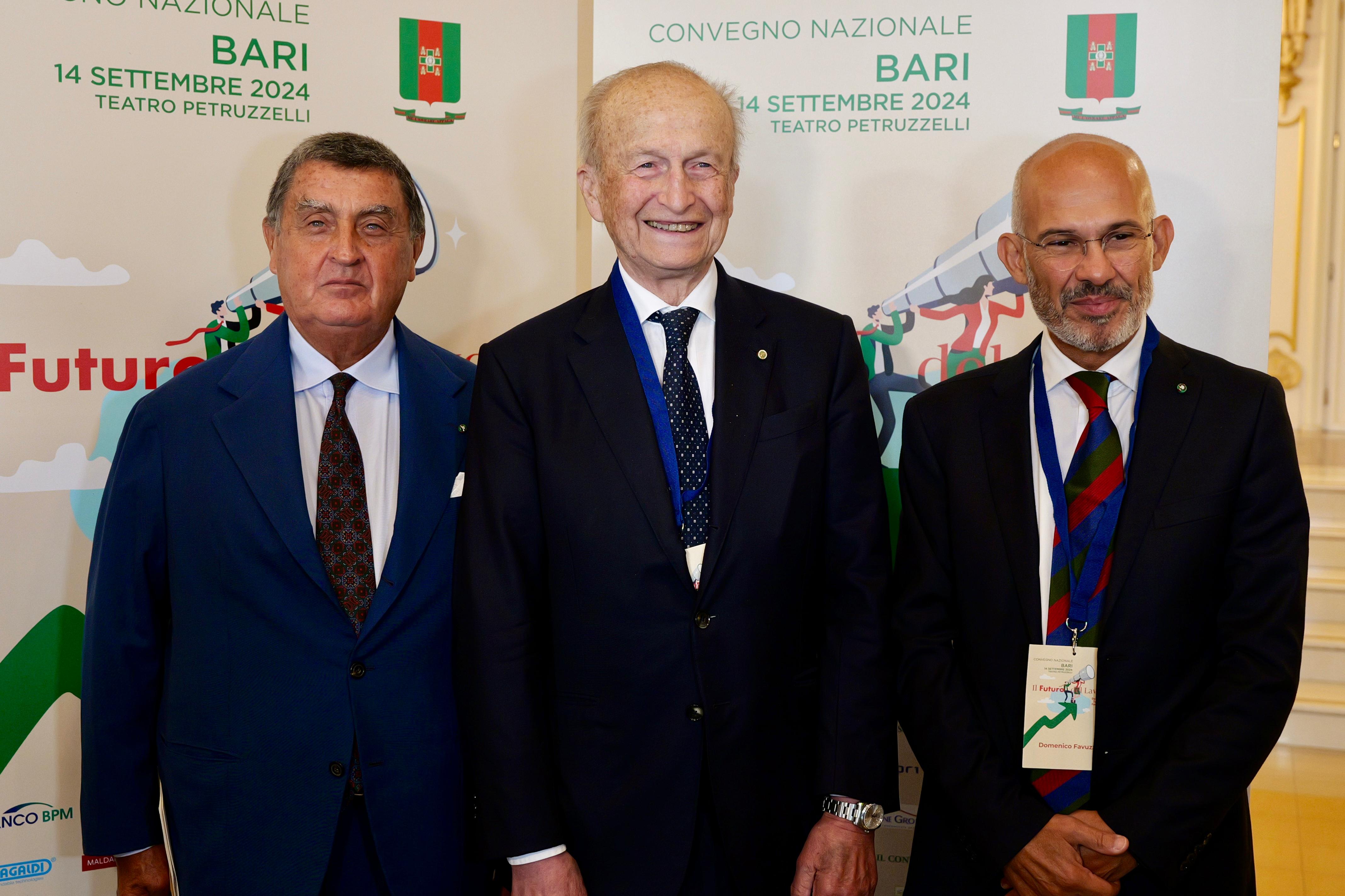 Galleria Bari, il presidente Emiliano al Convegno annuale nazionale dei Cavalieri del Lavoro: “Con le nuove tecnologie la Regione punta a costruire una nuova idea delle professioni” - Diapositiva 5 di 7