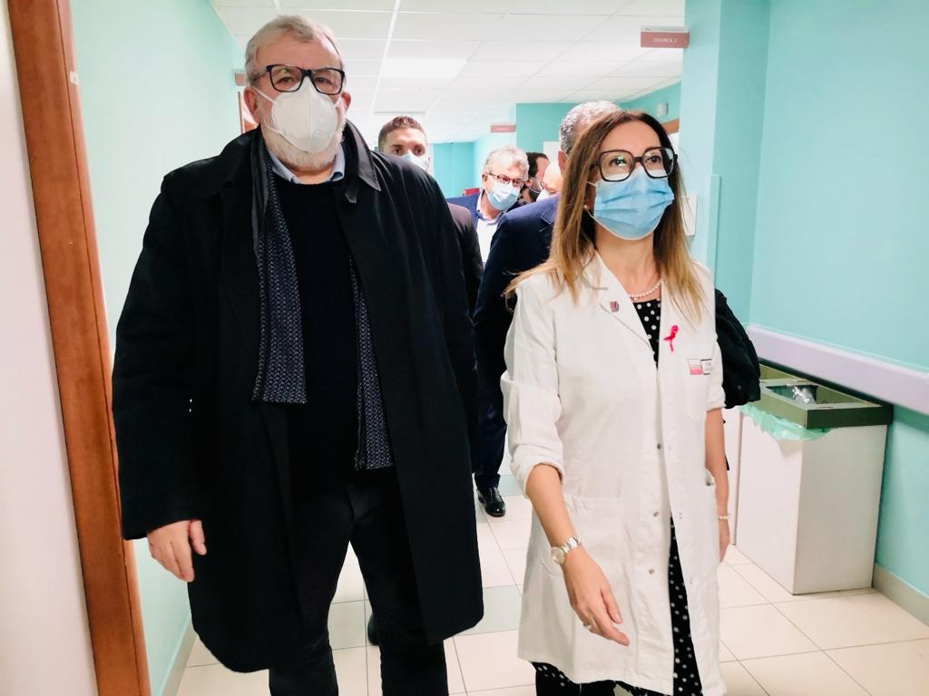 Galleria FRANCAVILLA FONTANA, IL PRESIDENTE EMILIANO INAUGURA IL REPARTO DI ONCOLOGIA DELL'OSPEDALE 