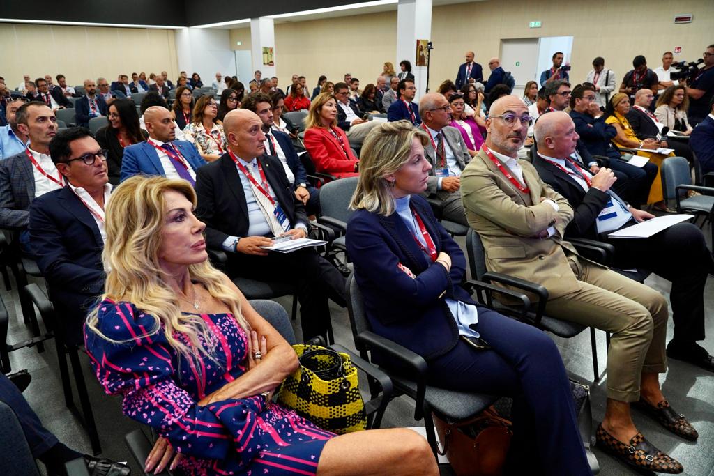 Galleria FDL 2023. “SEF - Sud Export Forum”, FIRMATO PROTOCOLLO D'INTESA TRA REGIONE PUGLIA, NUOVA FIERA DEL LEVANTE, FORUM ITALIANO DELL’EXPORT E CAMERA DI COMMERCIO DI BARI - Diapositiva 13 di 15