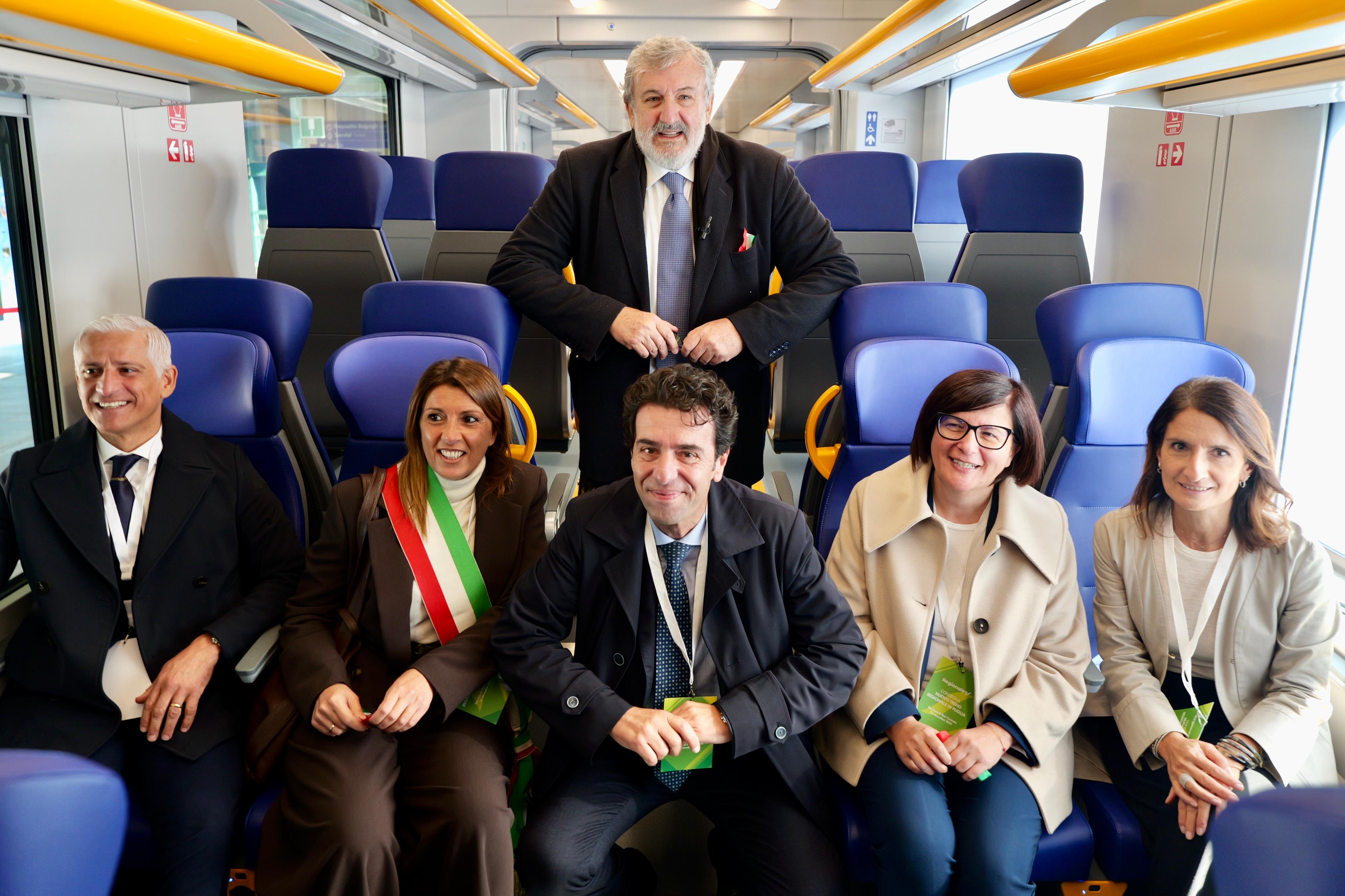 Galleria Trasporti, presentato a Bari il nuovo treno che va a completare il rinnovo della flotta del Regionale di Trenitalia garantito dai finanziamenti regionali - Diapositiva 2 di 17