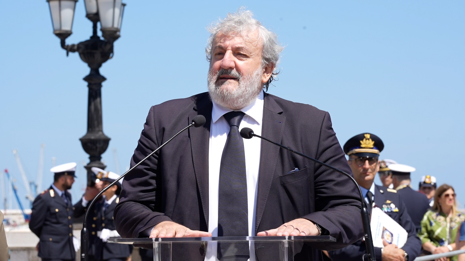 Galleria CELEBRAZIONI DEL 77° ANNIVERSARIO DELLA FONDAZIONE DELLA REPUBBLICA A BARI. EMILIANO: “RICORRENZA CELEBRATA TUTTO L’ANNO DA CHI SVOLGE IL PROPRIO DOVERE” - Diapositiva 11 di 12