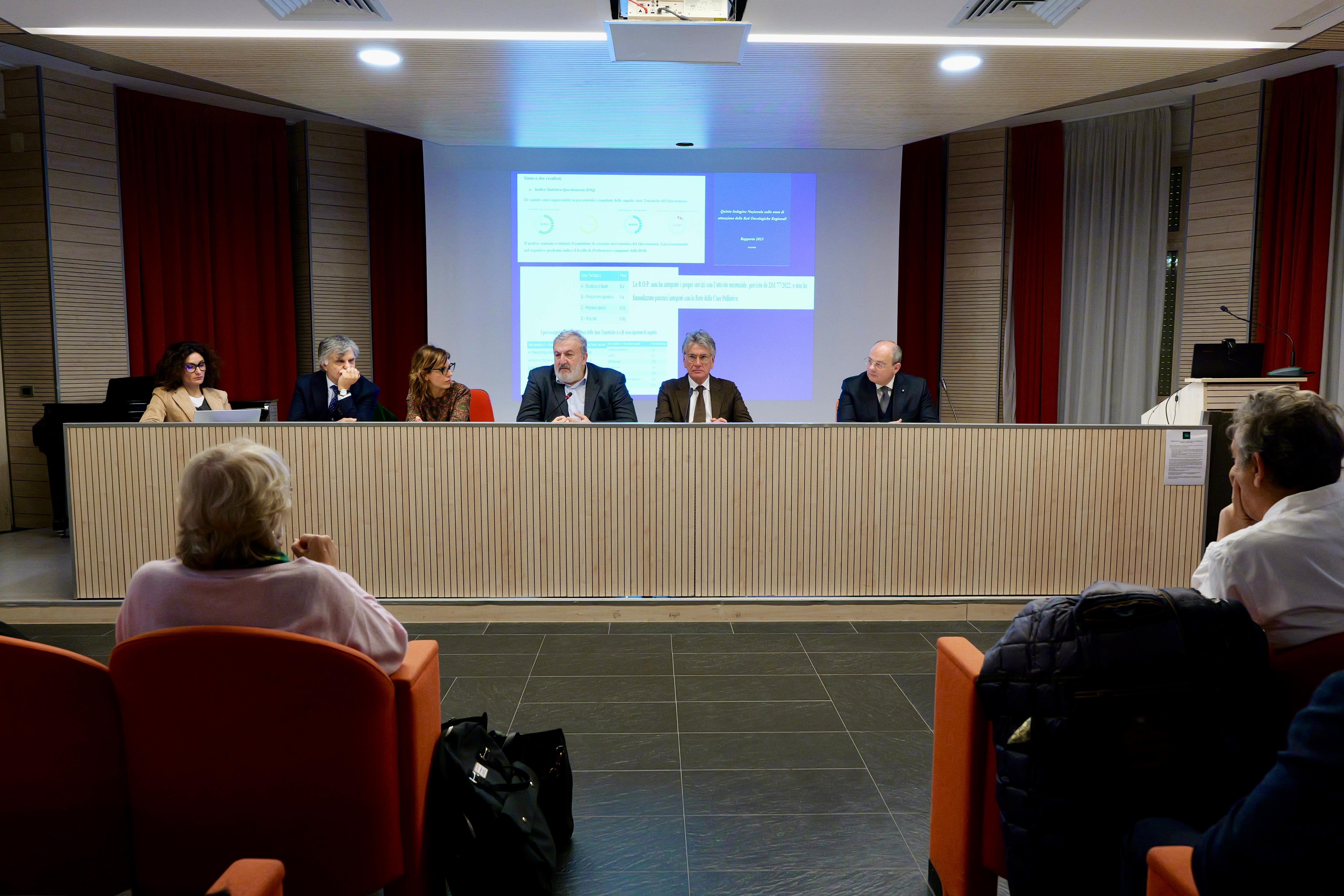 Galleria IL PRESIDENTE EMILIANO ALLA RIUNIONE DELL’UNITÀ DI COORDINAMENTO DELLA RETE ONCOLOGICA PUGLIESE: “PUNTARE ANCORA DI PIÙ SUI CENTRI DI ORIENTAMENTO” - Diapositiva 14 di 14