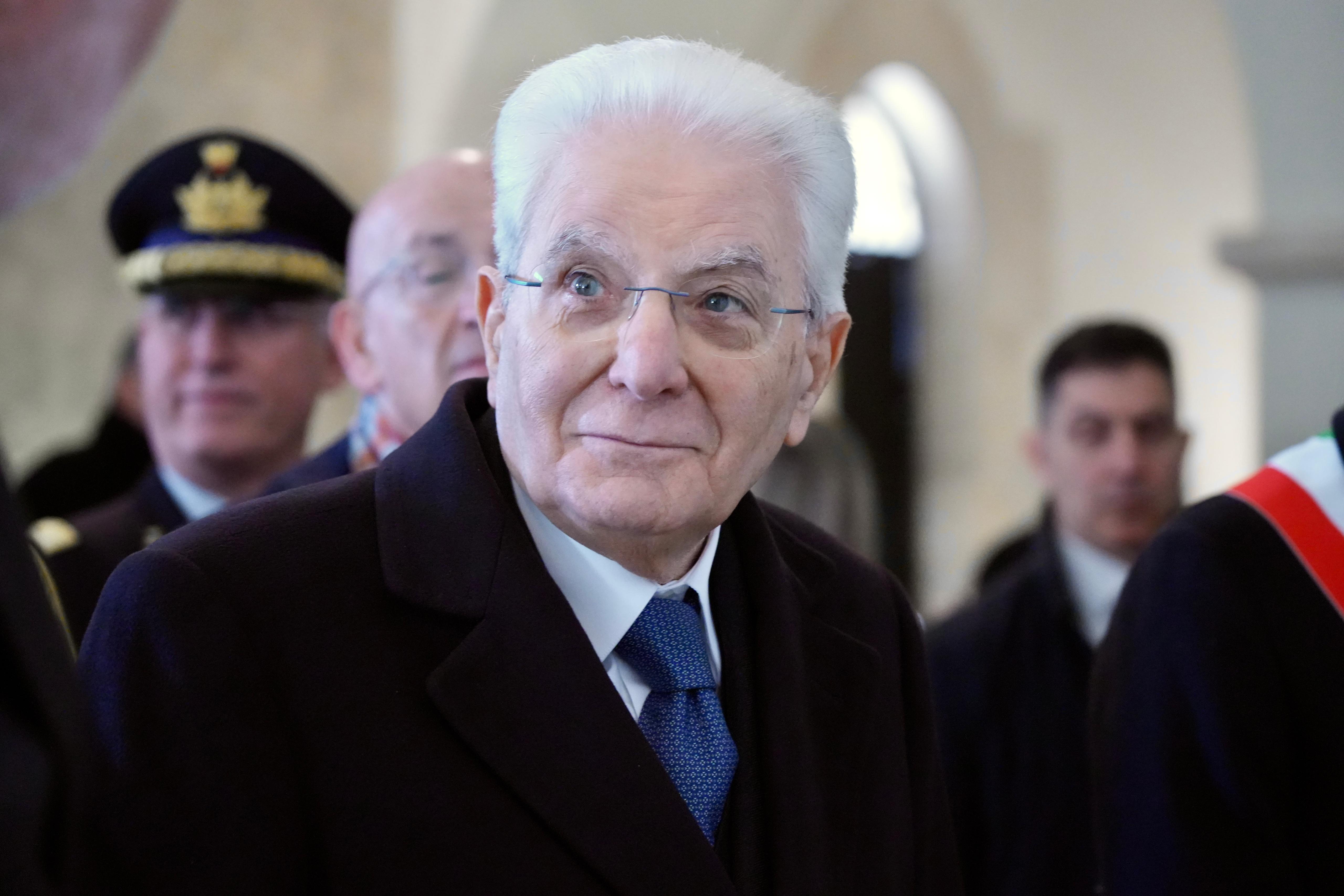 Galleria Il presidente della Repubblica Sergio Mattarella e il presidente della Regione Puglia Michele Emiliano alla mostra sulle stragi nazifasciste nella Guerra di Liberazione 1943-1945 - Diapositiva 7 di 17
