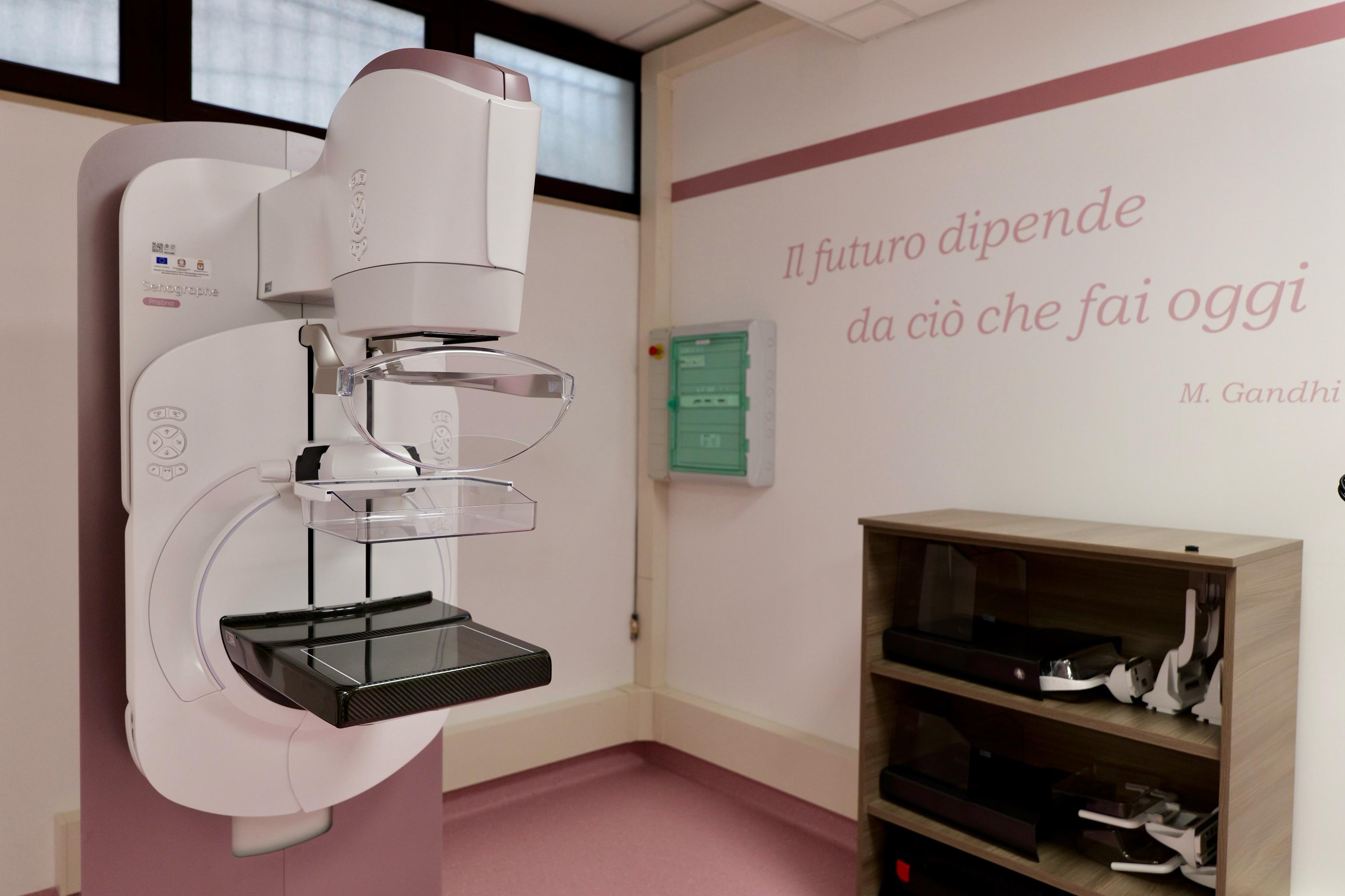 Galleria Un nuovo centro Screening con mammografo digitale 3D nel cuore di Bari: sarà a disposizione di 10mila donne residenti nei quartieri Madonnella, Libertà, Bari Murat e Città vecchia - Diapositiva 8 di 10