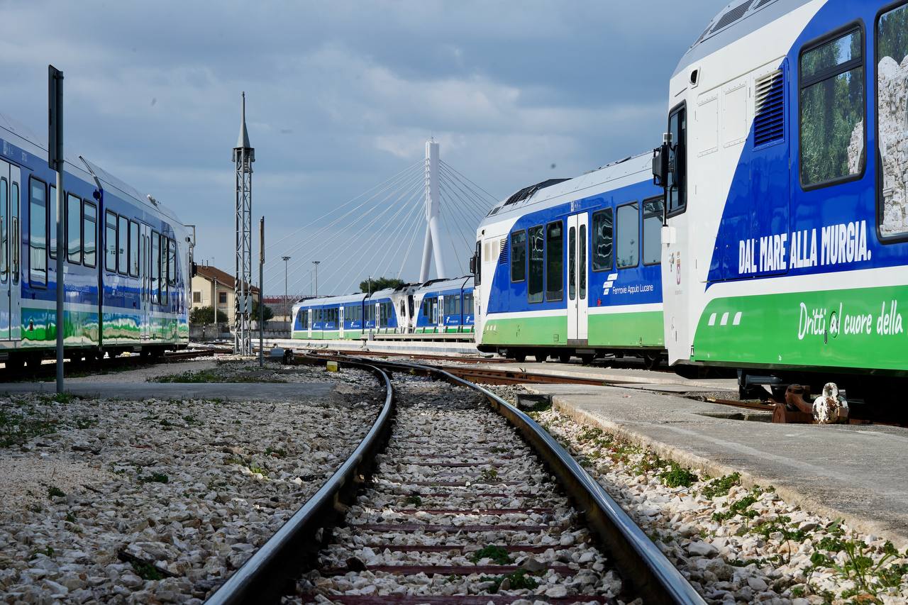 Galleria FAL, INAUGURATI A BARI 4 NUOVI TRENI:  PARCO MEZZI RINNOVATO AL 100% - Diapositiva 13 di 15