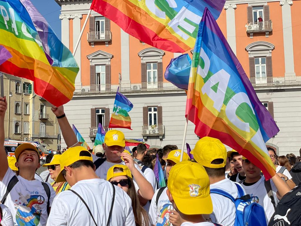 Galleria Emiliano alla marcia per la pace a Napoli: “Una piazza piena di giovani che ha intuito le insidie e le speranze di una generazione intera” - Diapositiva 6 di 7