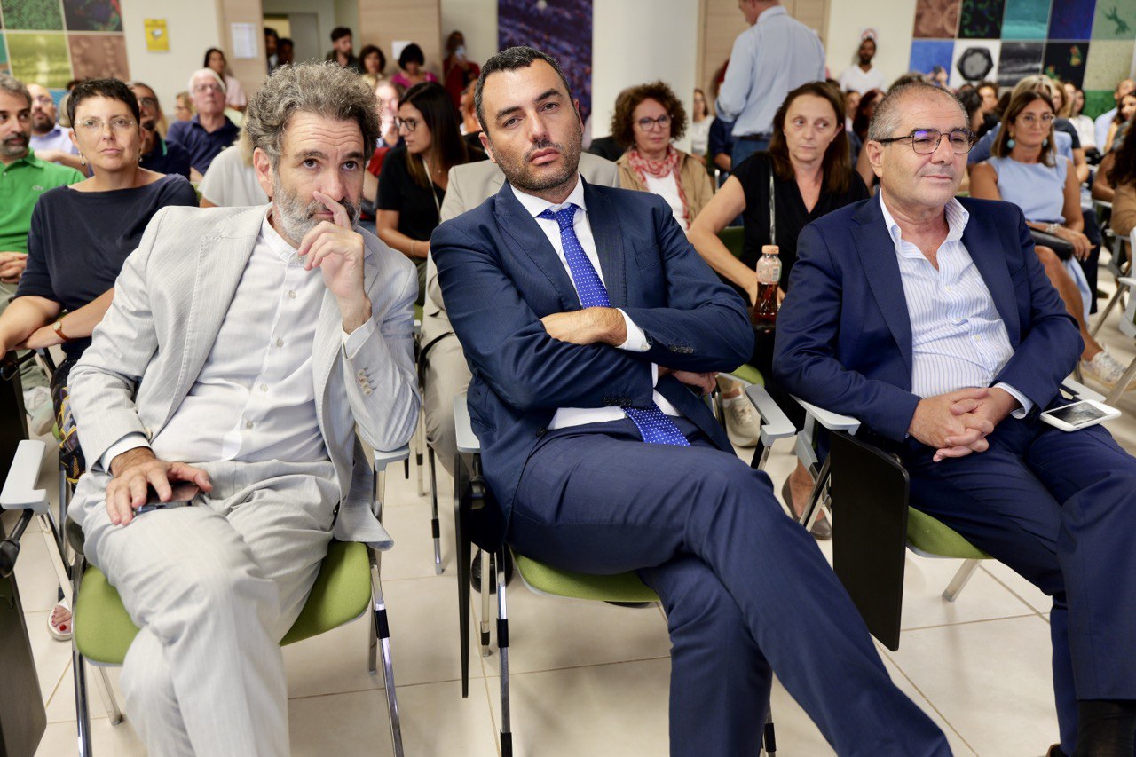 Galleria Emiliano e Delli Noci al Nanotec di Lecce per i 100 anni del CNR: “Dalle nanotecnologie alla nuova Facoltà di Medicina, quello che è successo qui, con l'aiuto della Regione, merita grande attenzione