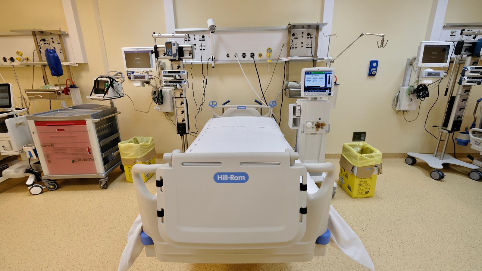 Galleria Potenziamento della rete ospedaliera. Attivati sedici posti di terapia intensiva respiratoria Covid al Dea “V. Fazzi” - Diapositiva 6 di 19