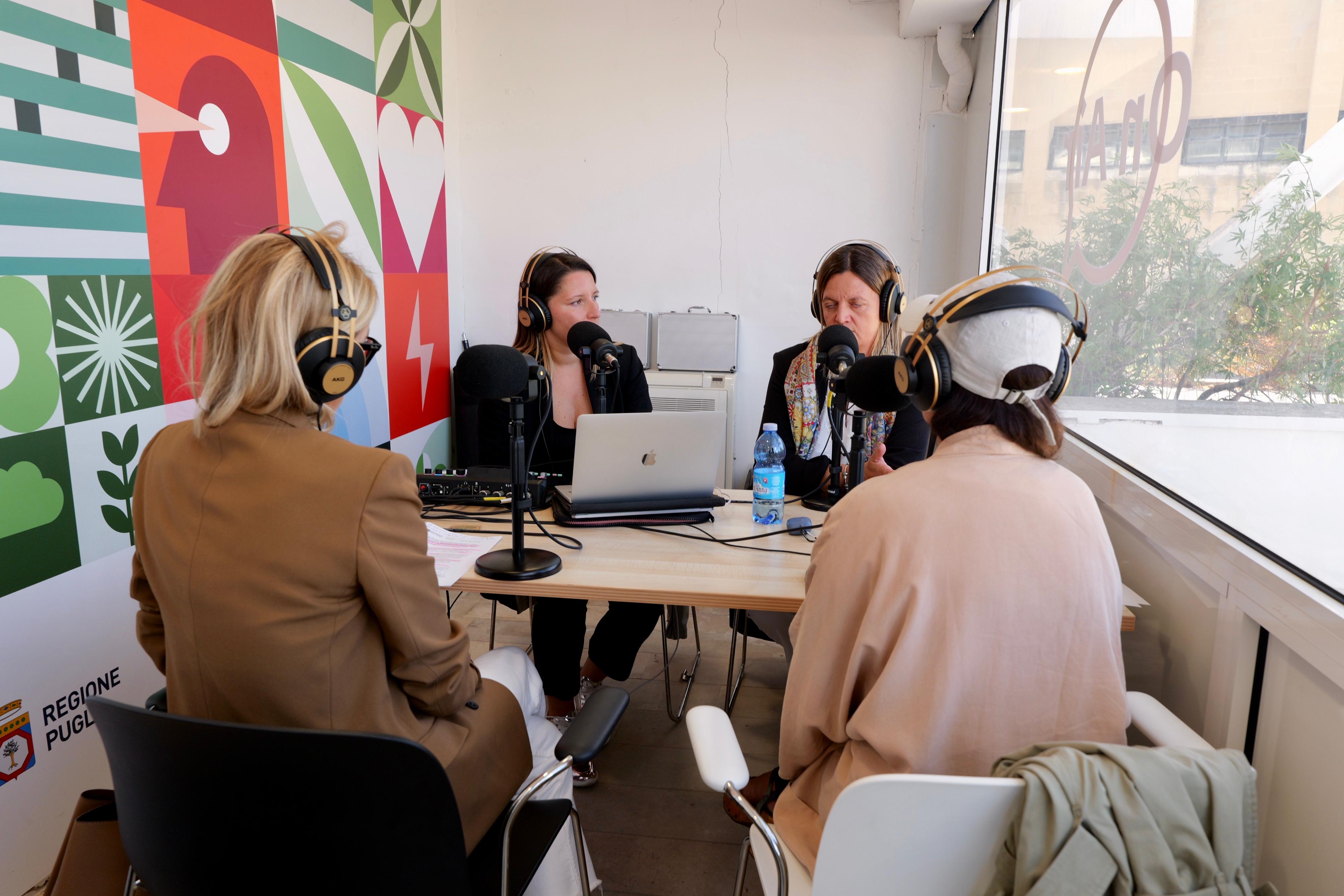 Galleria Nasce in Puglia il primo prototipo di 'Emozionario Ambientale': un dizionario con base scientifica a guida emotiva - Diapositiva 1 di 9