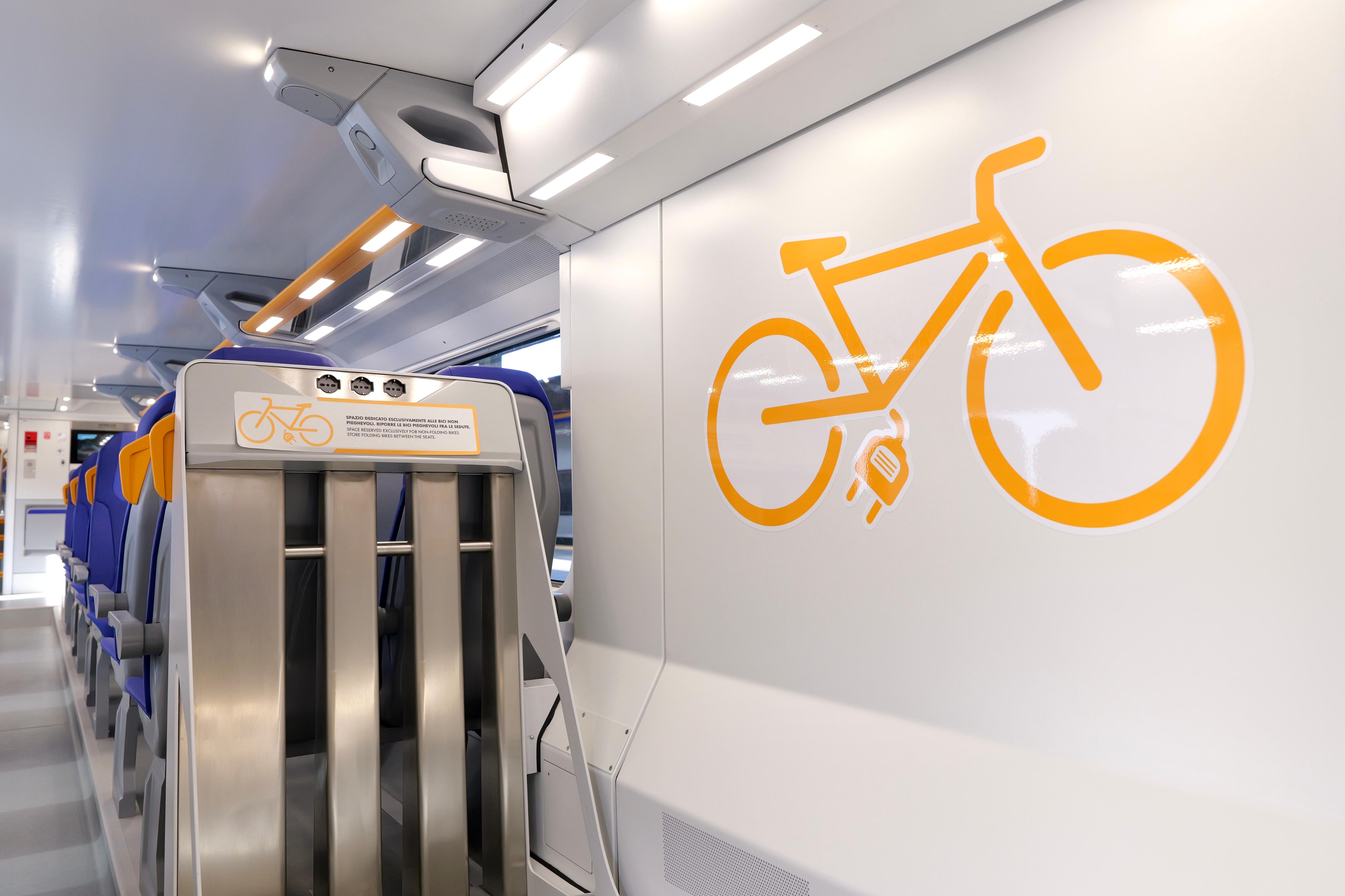 Galleria Trasporti, presentati i due nuovi treni elettrici a due piani del Regionale di Trenitalia - Diapositiva 2 di 24