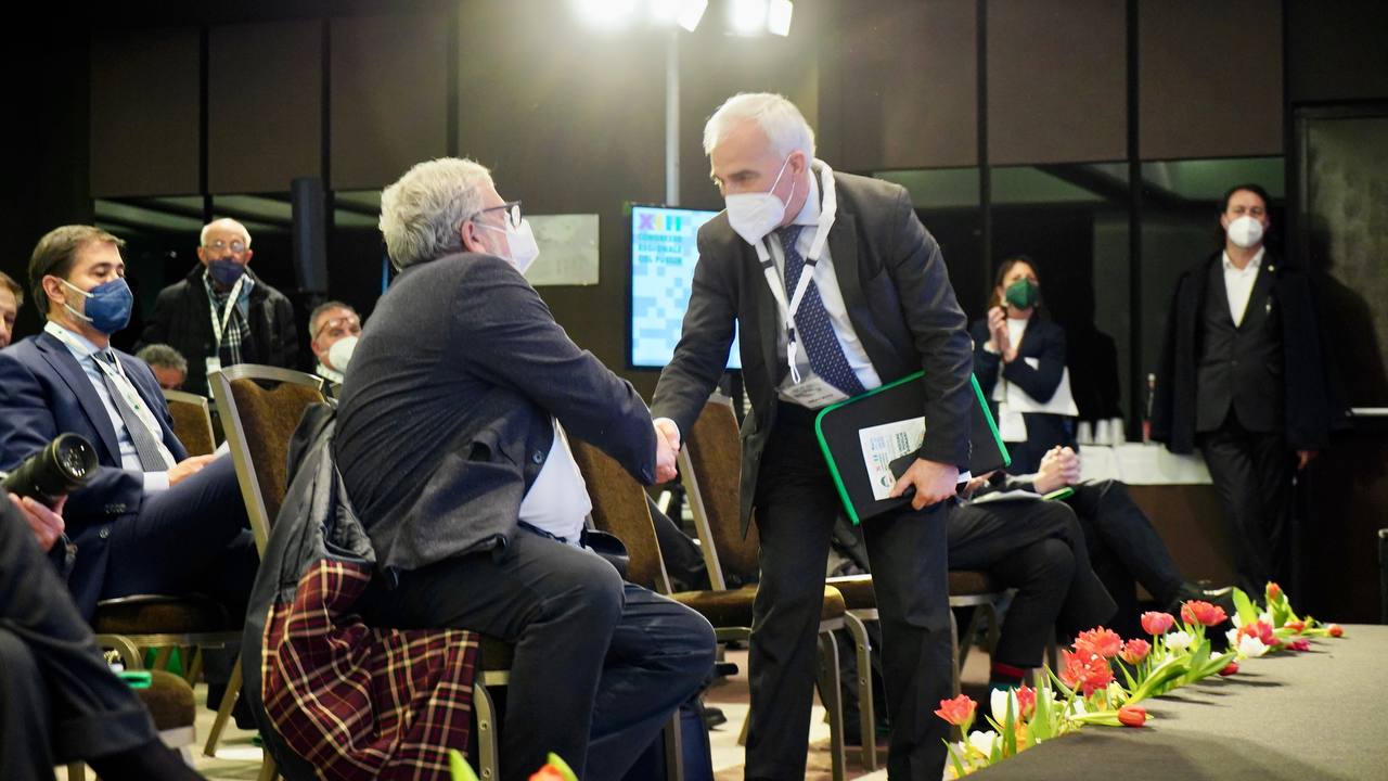 Galleria Il presidente Emiliano e gli assessori Leo, Palese, Pentassuglia al XIII Congresso regionale Cisl Puglia a Bari - Diapositiva 9 di 18