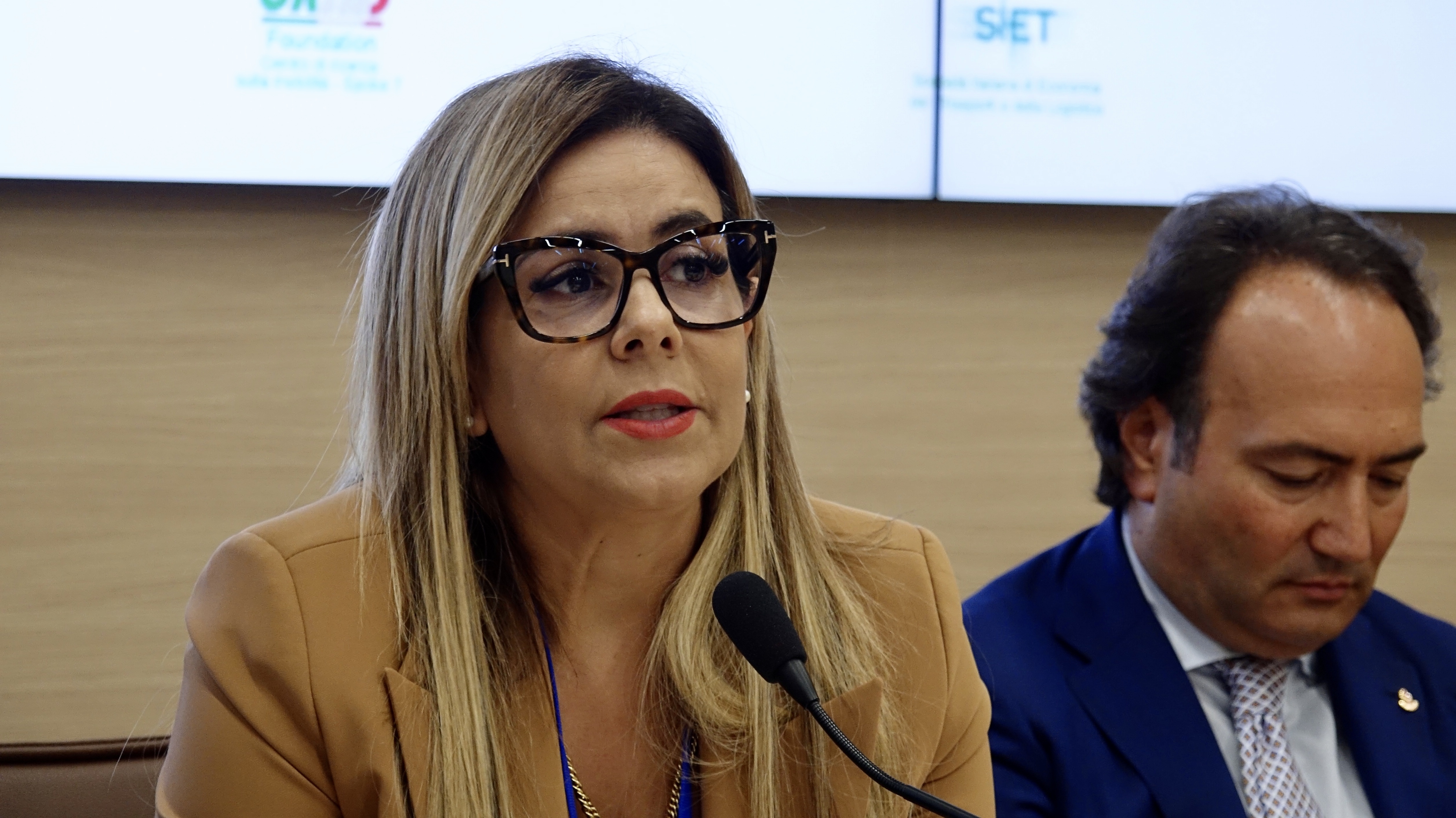 Galleria FDL 2023. Mobilità sostenibile e digitalizzazione dei trasporti, gli obiettivi della nuova programmazione regionale 2021-2027 in materia - Diapositiva 1 di 10