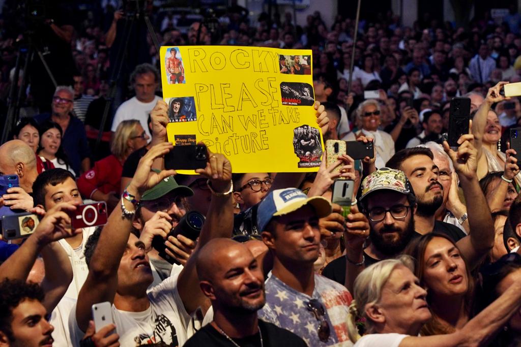 Galleria IL PRESIDENTE EMILIANO A GIOIA DEL COLLE PER LA CITTADINANZA ONORARIA A SYLVESTER STALLONE - Diapositiva 2 di 16