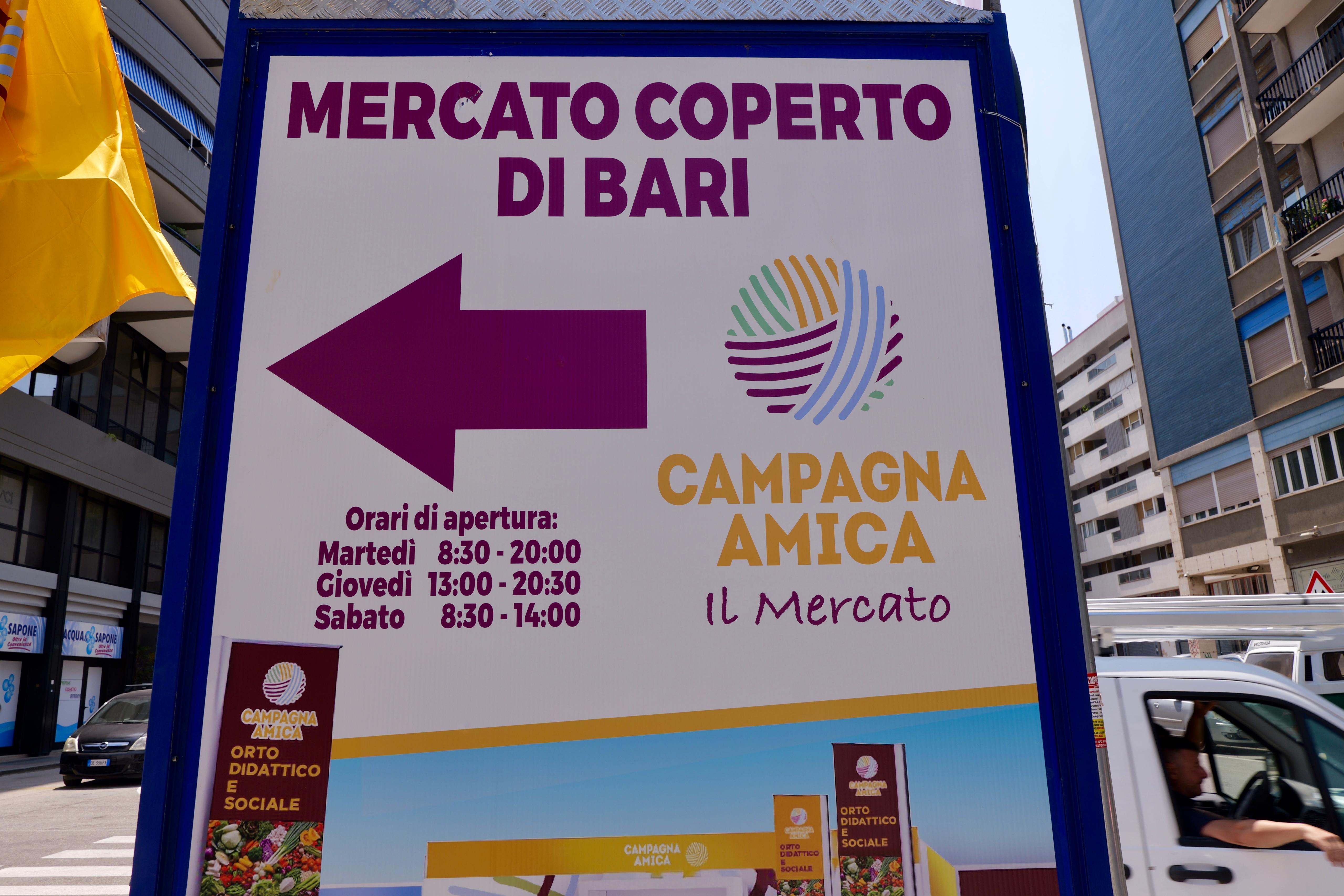 Galleria Emiliano e Pentassuglia all’apertura del nuovo Mercato contadino di Bari: “Qui il cibo che esprime l’identità alimentare e culturale della Puglia” - Diapositiva 7 di 7