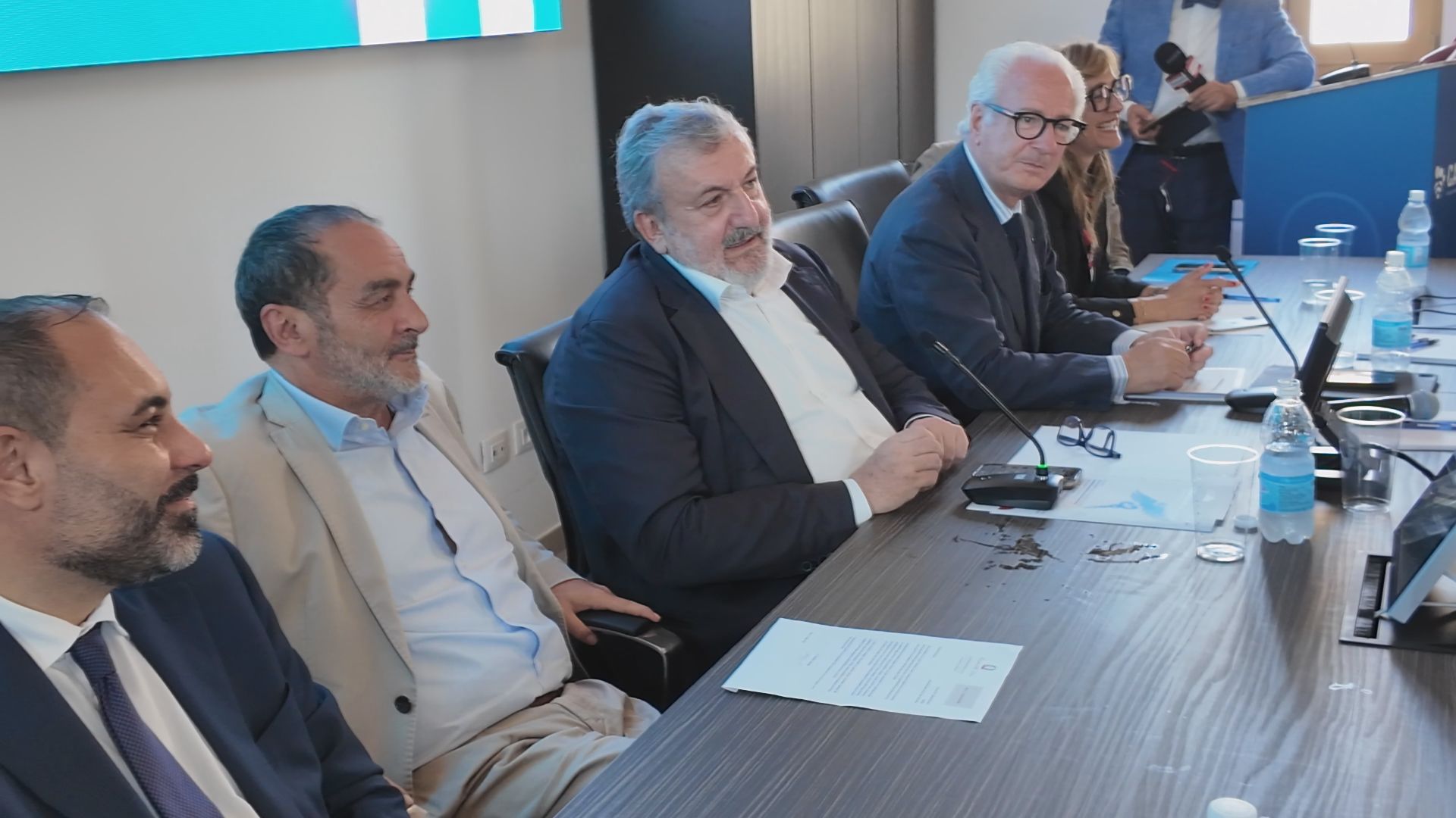 Galleria IL PRESIDENTE EMILIANO A TARANTO PER L’INAUGURAZIONE DEL NUOVO CORSO UNIBA DI FARMACIA: “LA REGIONE PUGLIA È PRONTA A SOSTENERE QUESTA NUOVA FACOLTÀ COME PER MEDICINA” - Diapositiva 1 di 4