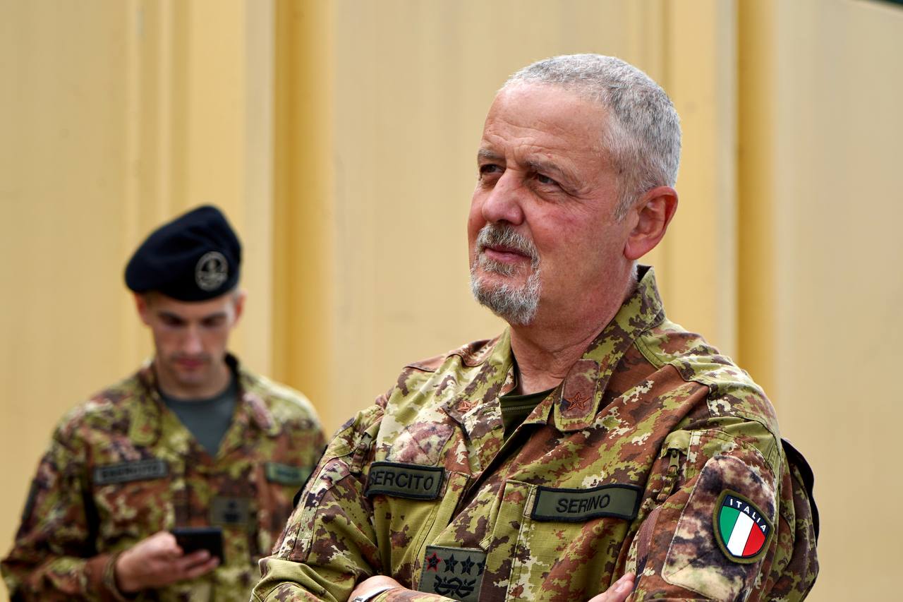 Galleria Il Capo di Stato Maggiore dell’Esercito incontra il Presidente Emiliano - Diapositiva 9 di 13