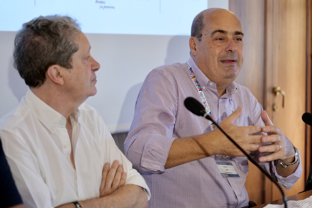 Galleria Medimex, Emiliano e Zingaretti: uniamo le forze per iniziare una collaborazione interregionale, musicale e giovanile - Diapositiva 5 di 10