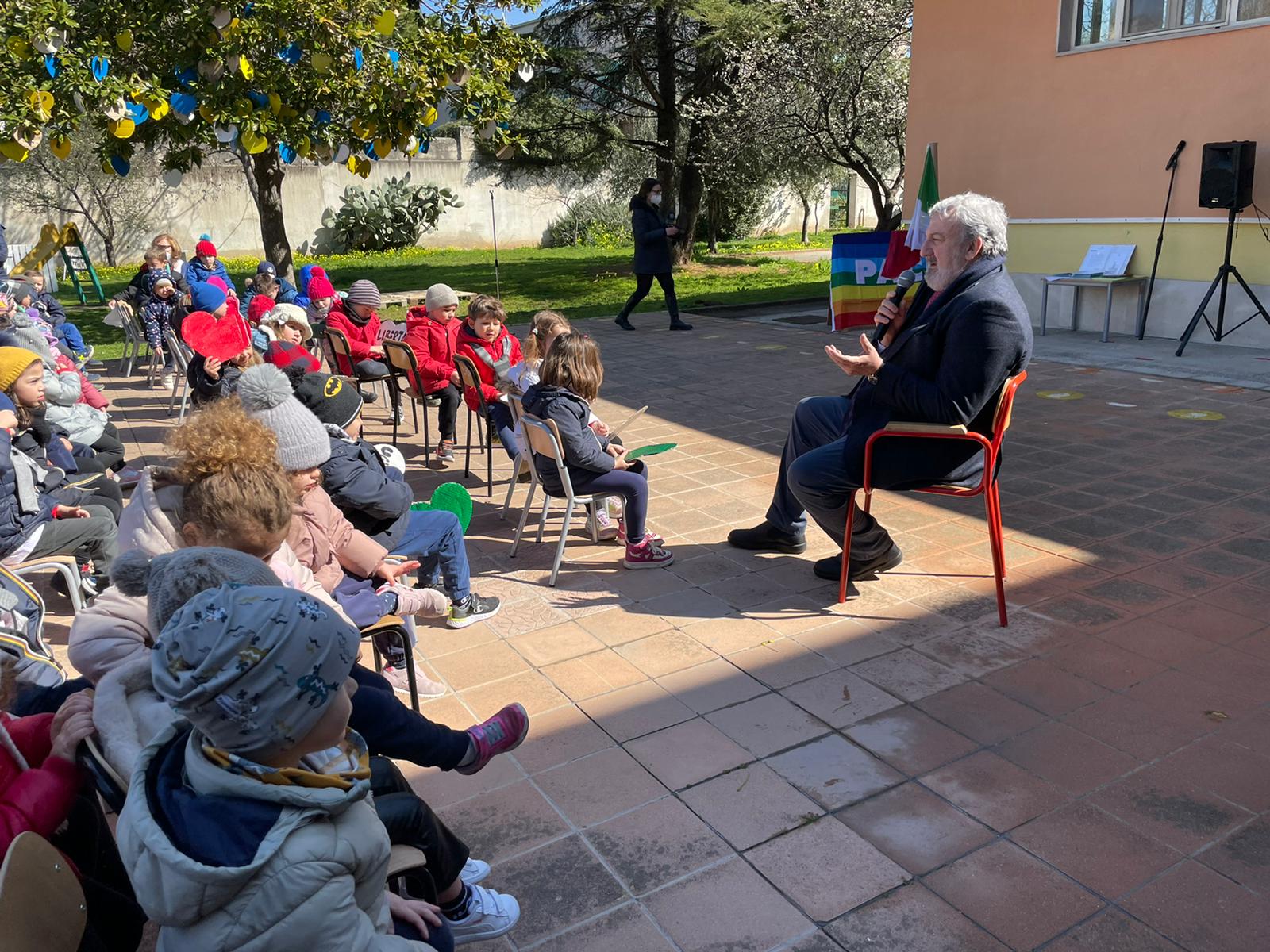 Galleria Emiliano partecipa al laboratorio di Costituzione con i bambini della scuola dell’infanzia “Lascito Ranieri” di Bari - Diapositiva 8 di 13