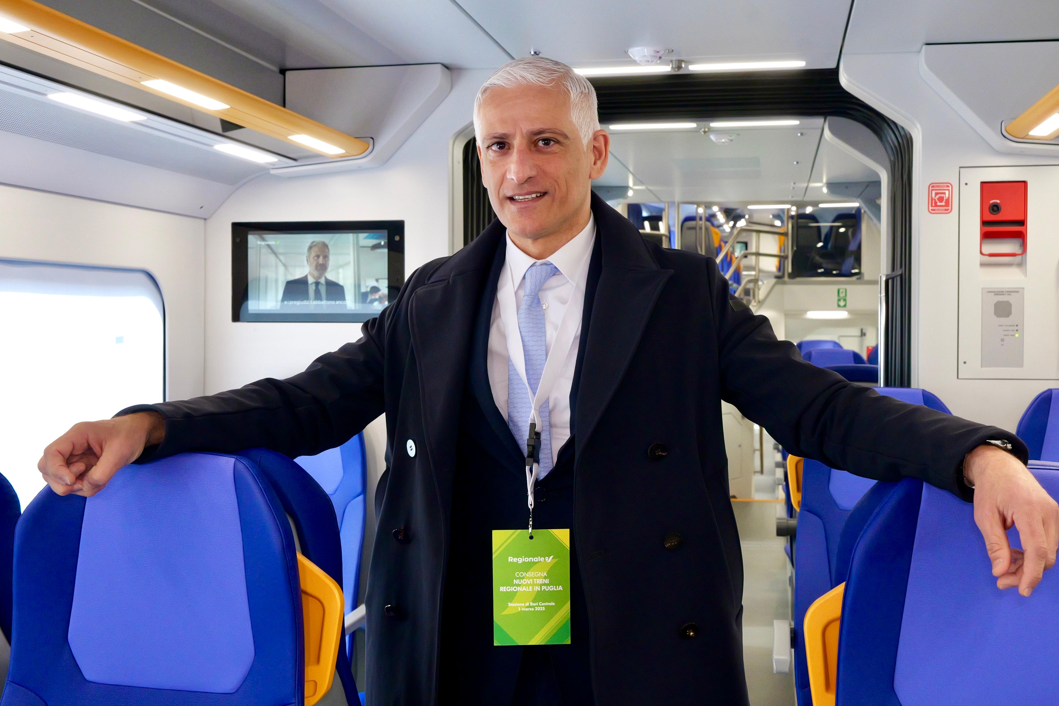 Galleria Trasporti, presentati i due nuovi treni elettrici a due piani del Regionale di Trenitalia - Diapositiva 7 di 24