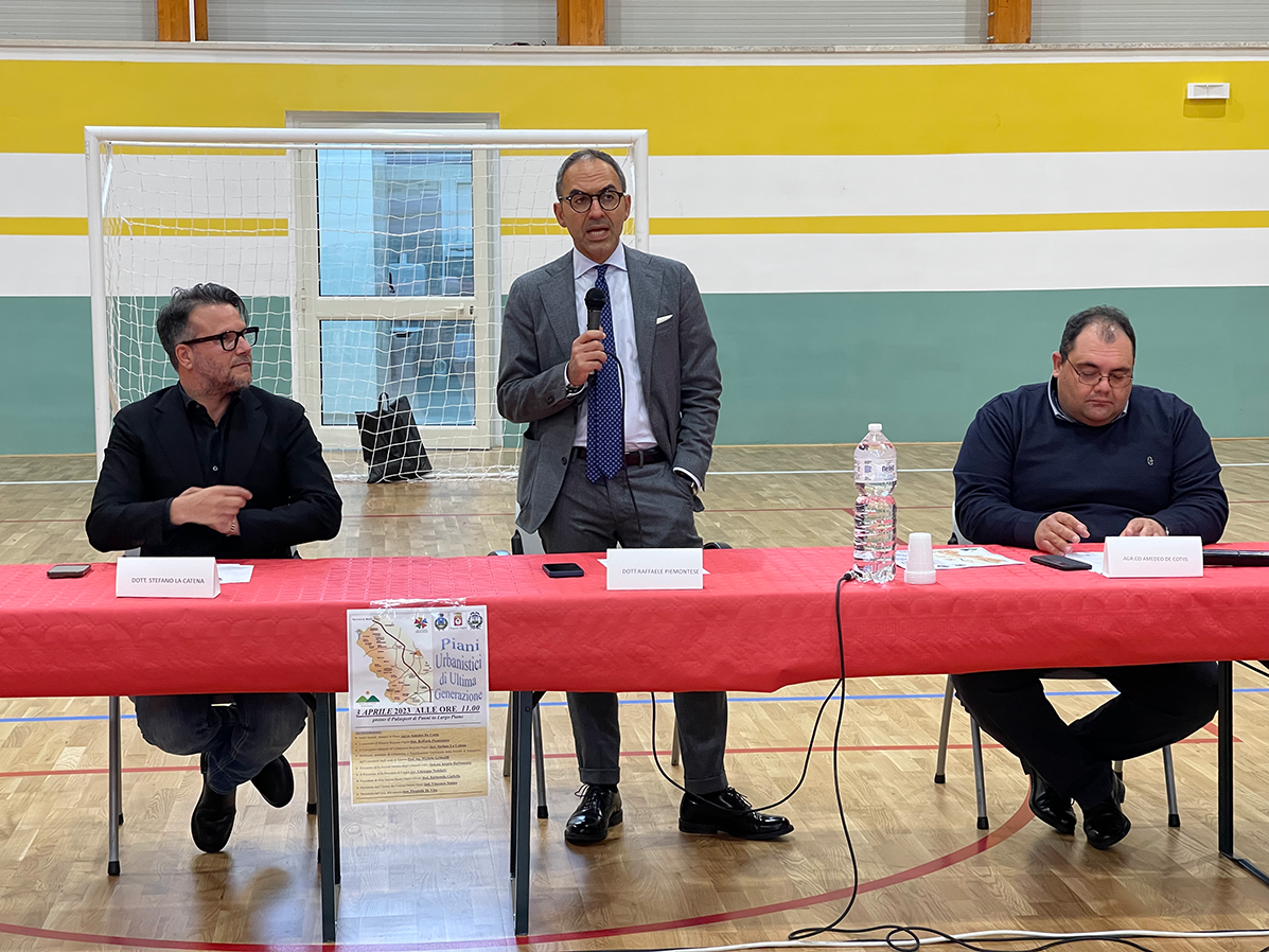 Galleria Piemontese e Lacatena incontrano sindaci Monti Dauni sui PUG - Diapositiva 1 di 4