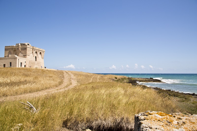 Galleria Interreg Grecia-Italia 2014/2020, nascono la prima rete pubblica di architetture marittime e la rete dei Pubblici Ostelli di Puglia lungo la via Francigena - Diapositiva 1 di 3