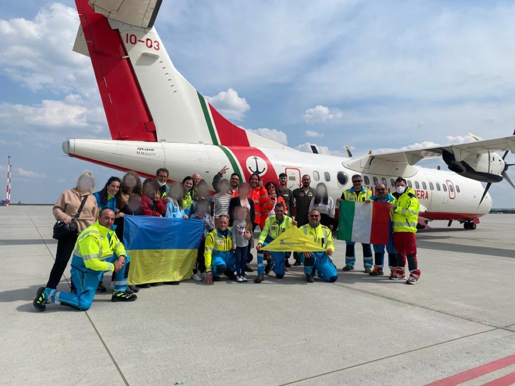 Galleria Ucraina, missione pugliese di salvataggio: arrivati a Bari 12 rifugiati, tra cui otto bambini - Diapositiva 13 di 21