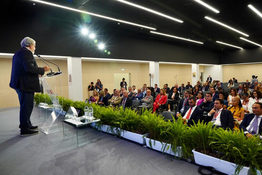 Galleria FDL 2023. “SEF - Sud Export Forum”, FIRMATO PROTOCOLLO D'INTESA TRA REGIONE PUGLIA, NUOVA FIERA DEL LEVANTE, FORUM ITALIANO DELL’EXPORT E CAMERA DI COMMERCIO DI BARI - Diapositiva 8 di 15