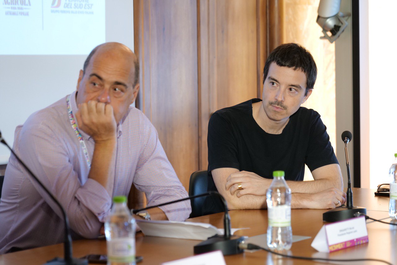 Galleria Medimex, Emiliano e Zingaretti: uniamo le forze per iniziare una collaborazione interregionale, musicale e giovanile - Diapositiva 2 di 10