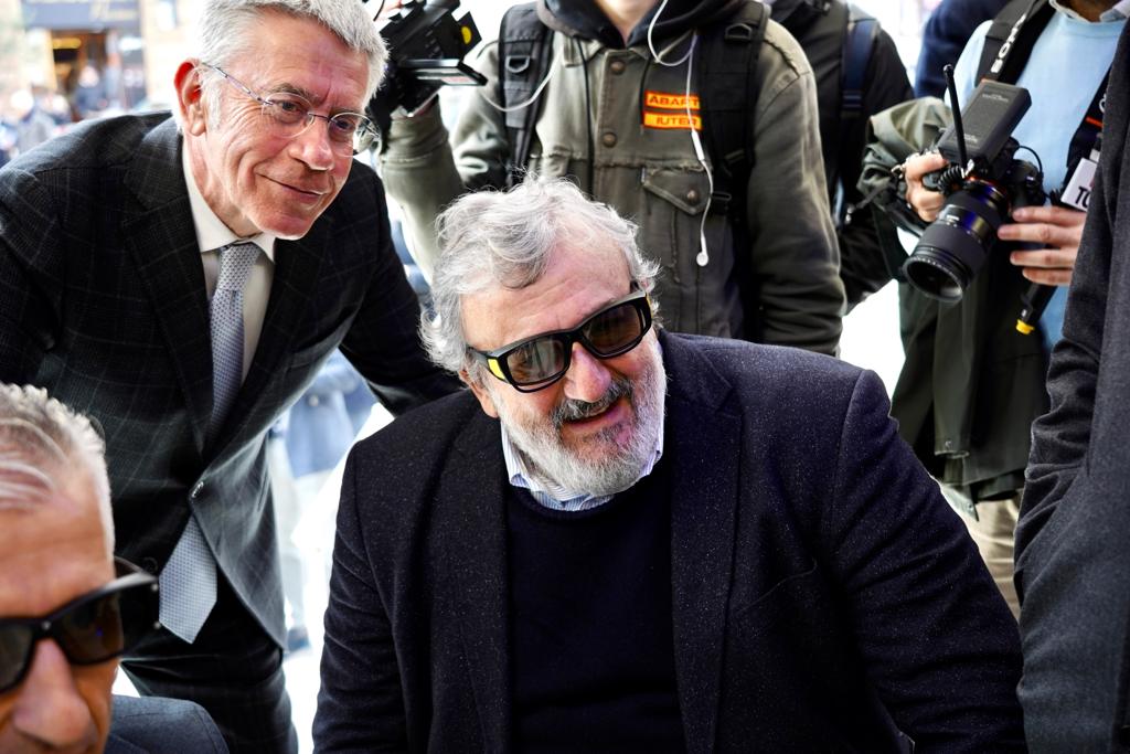 Galleria IL ROBOT HUGO AL MIULLI: IL FUTURO DELLA CHIRURGIA PRESENTATO A BARI.  EMILIANO: “CONSENTIRÀ ANCHE DI ABBASSARE I COSTI” - Diapositiva 3 di 5