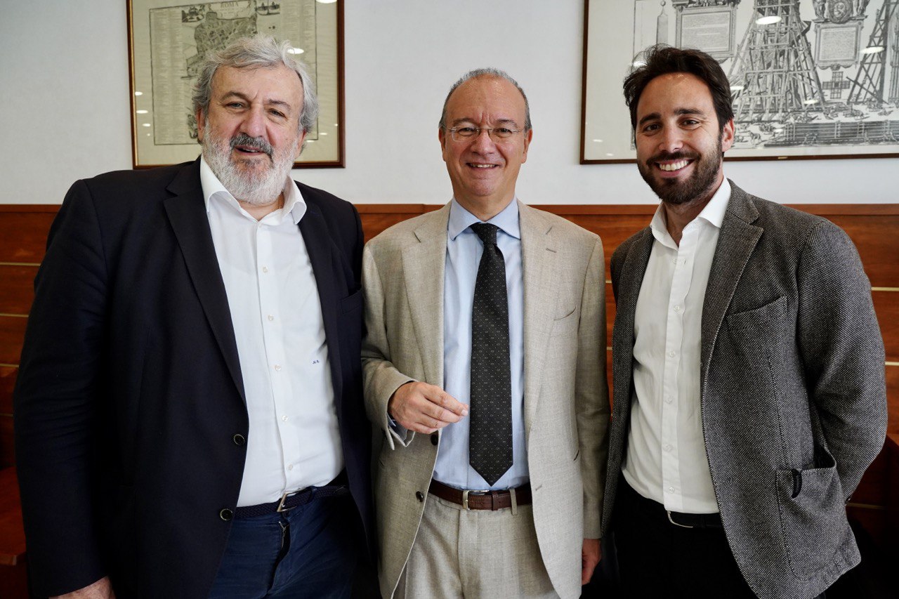 Galleria Emiliano e Leo al convegno “La Scuola, un cantiere sempre aperto sul futuro” con il Ministro Valditara. - Diapositiva 8 di 9