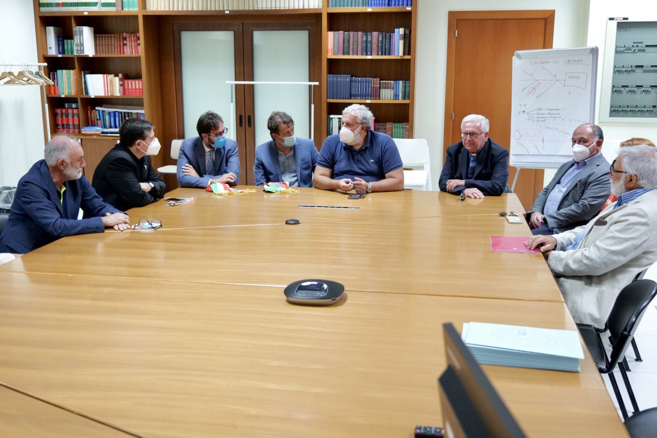 Galleria Emiliano, Palese e Montanaro al Miulli: “Al via l’iter per il riconoscimento di azienda universitaria” - Diapositiva 6 di 21