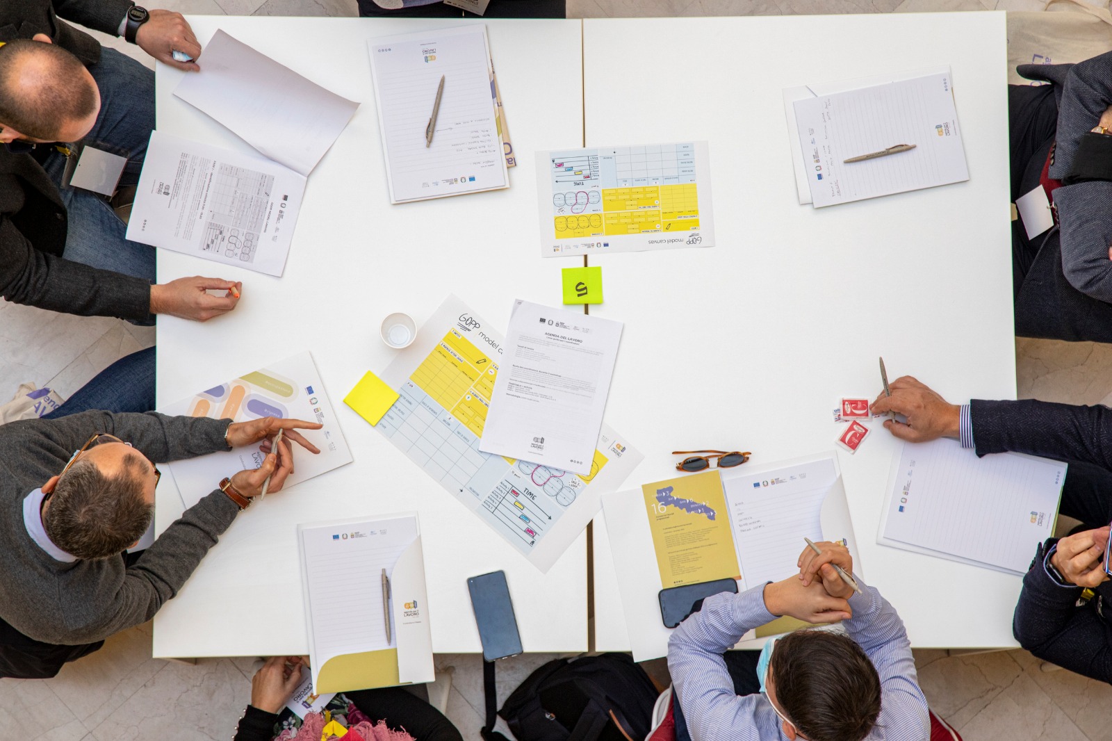 Galleria APPRODA A BRINDISI AGENDA PER IL LAVORO 2021-2027 DI REGIONE PUGLIA TERZA TAPPA NEL COWORKING SPACE MOLO 12 DI PALAZZO GUERRERI - Diapositiva 6 di 9