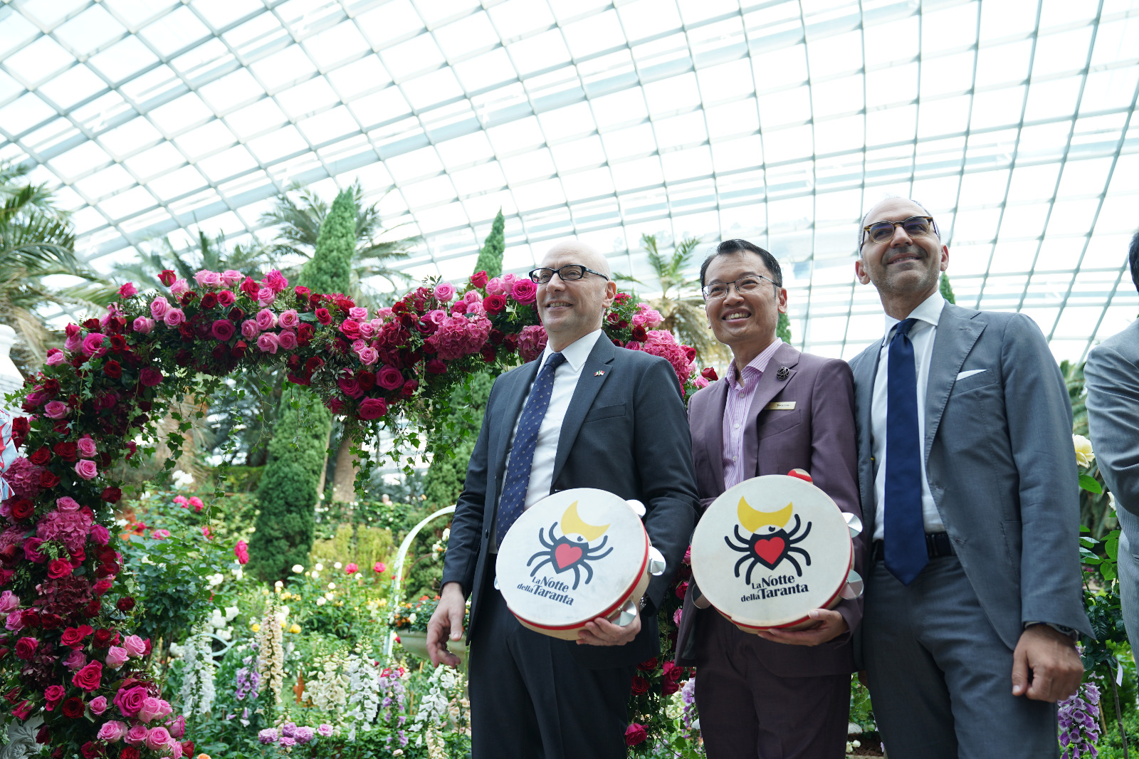 Galleria La Puglia a Singapore nel giorno della Festa della Repubblica, al grande evento “Rose Romance” promosso dall'Ambasciata d’Italia - Diapositiva 5 di 22