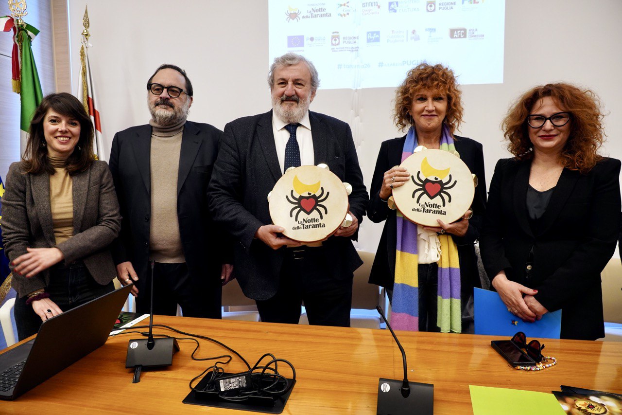 Galleria La Notte della Taranta 2023, maestra concertatrice Fiorella Mannoia - Diapositiva 5 di 11