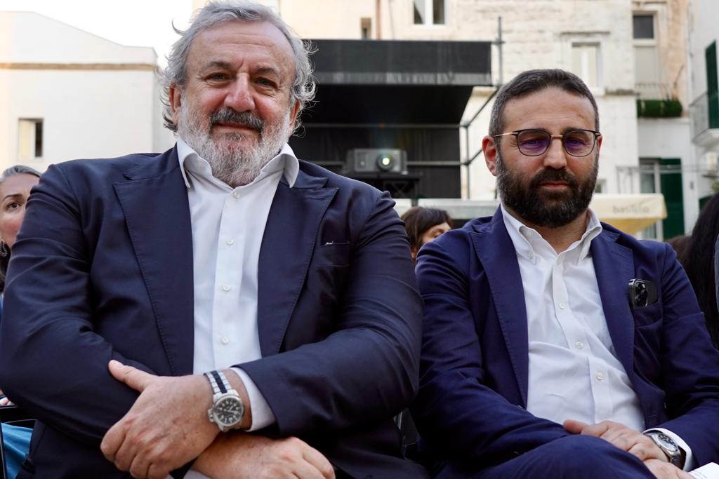 Galleria Emiliano all’ORA! FEST di Monopoli: “Ringrazio gli organizzatori di questo e di tutti i festival che si tengono in Puglia perché danno prestigio alla nostra terra” - Diapositiva 13 di 21