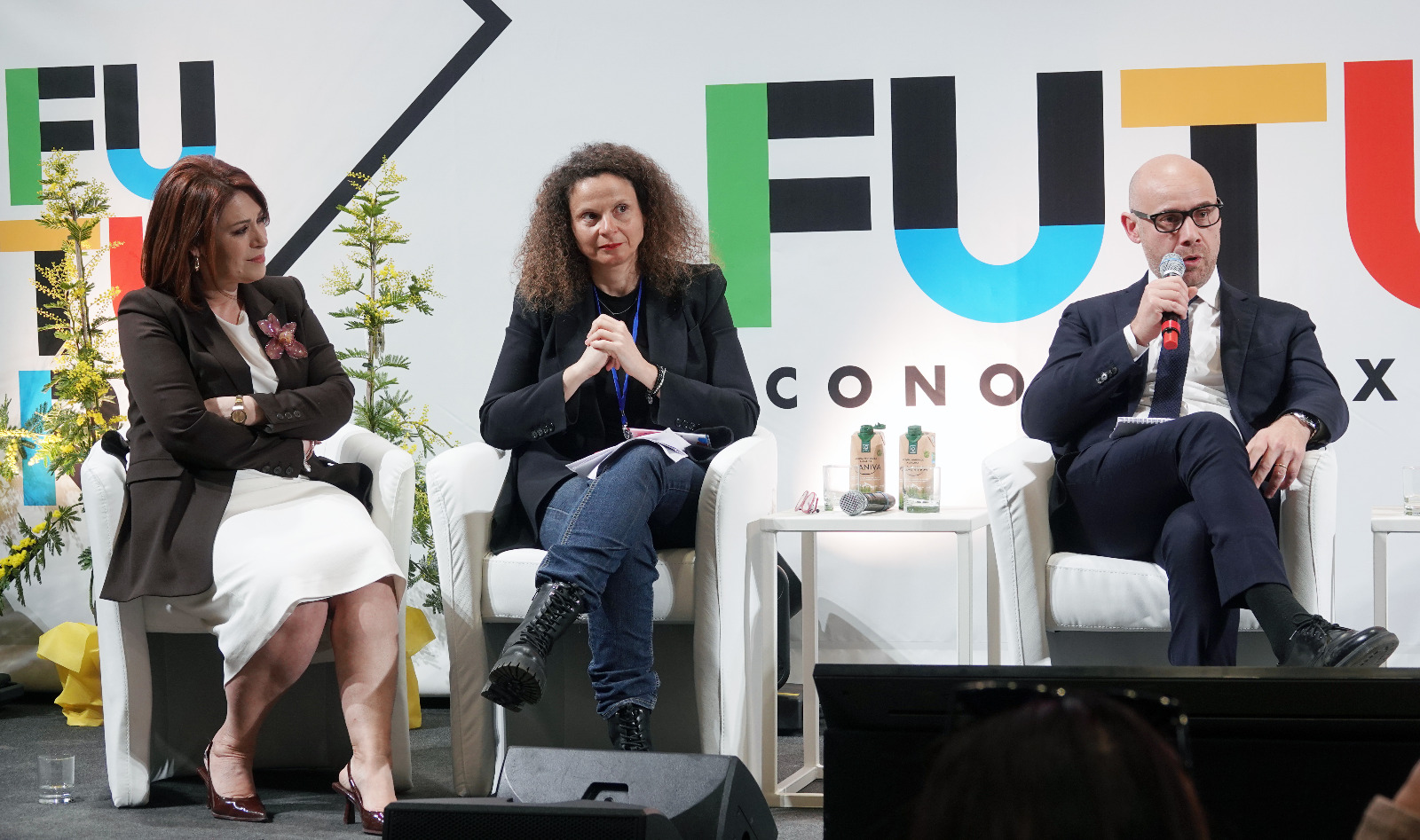 Galleria FUTURA EXPO 2025, REGIONE PUGLIA DIALOGA DI TRANSIZIONE ENERGETICA E SVILUPPO SOSTENIBILE CON UNIONCAMERE PUGLIA, ACQUEDOTTO PUGLIESE E ARTI - Diapositiva 2 di 4