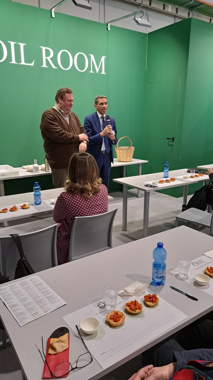 Galleria La Puglia a Olio Capitale 2023 di Trieste: il bilancio della prima giornata fieristica - Diapositiva 2 di 9