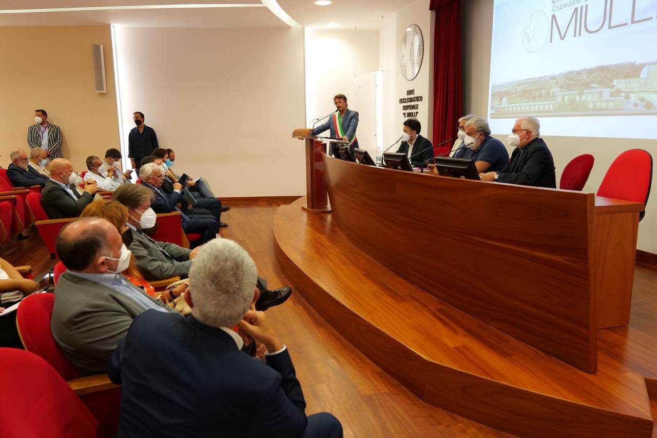 Galleria Emiliano, Palese e Montanaro al Miulli: “Al via l’iter per il riconoscimento di azienda universitaria” - Diapositiva 20 di 21