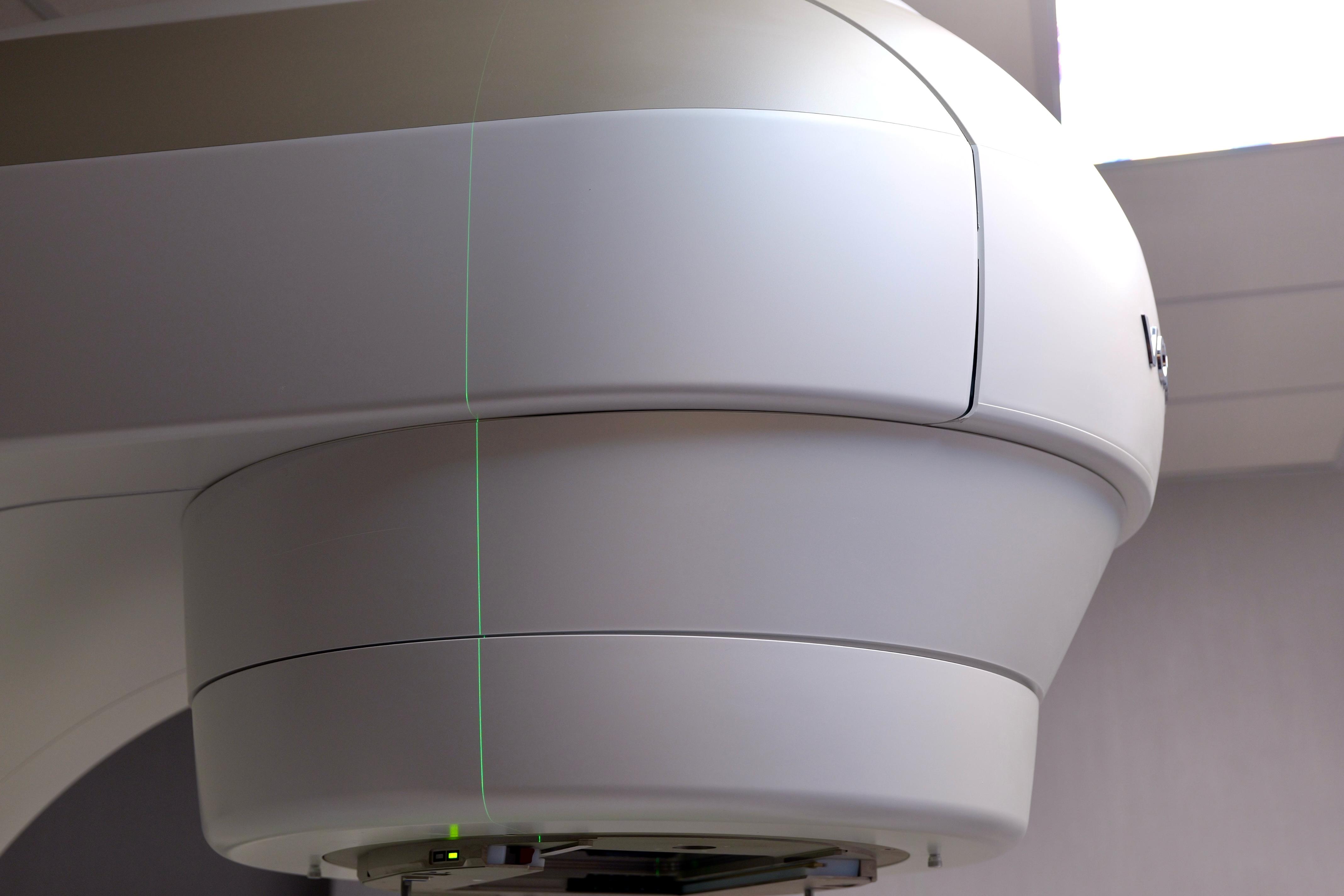 Galleria OSPEDALE DIMICCOLI DI BARLETTA: EMILIANO, PIEMONTESE E DIMATTEO ALL’ATTIVAZIONE DEL SECONDO  NUOVO ACCELERATORE LINEARE - Diapositiva 16 di 16