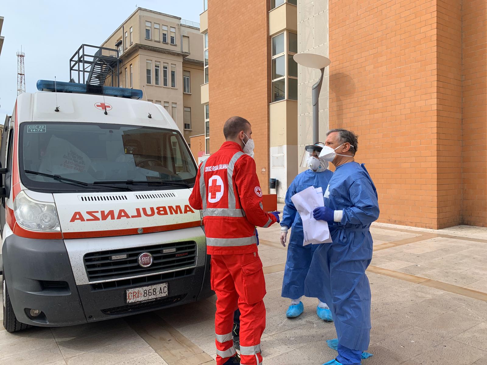 Galleria Guarisce dal Covid e viene dimesso: torna a casa il paziente lombardo curato al Policlinico di Bari - Diapositiva 3 di 5