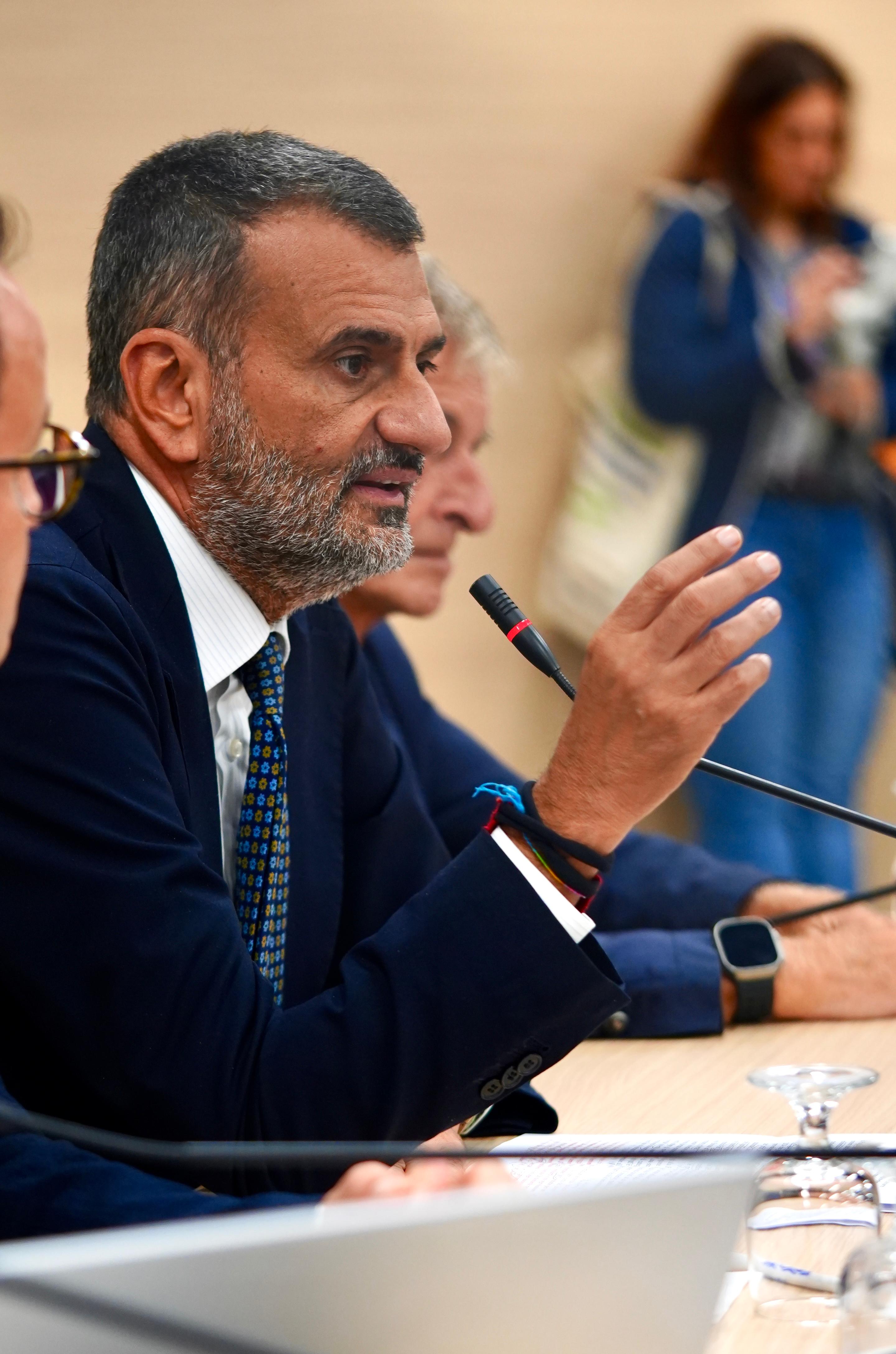 Galleria Hub Puglia. Le nuove opportunità per trattenere i talenti e attrarre investimenti: dallo sportello unico per l’attrazione degli investimenti, alla riforma della formazione. - Diapositiva 4 di 4