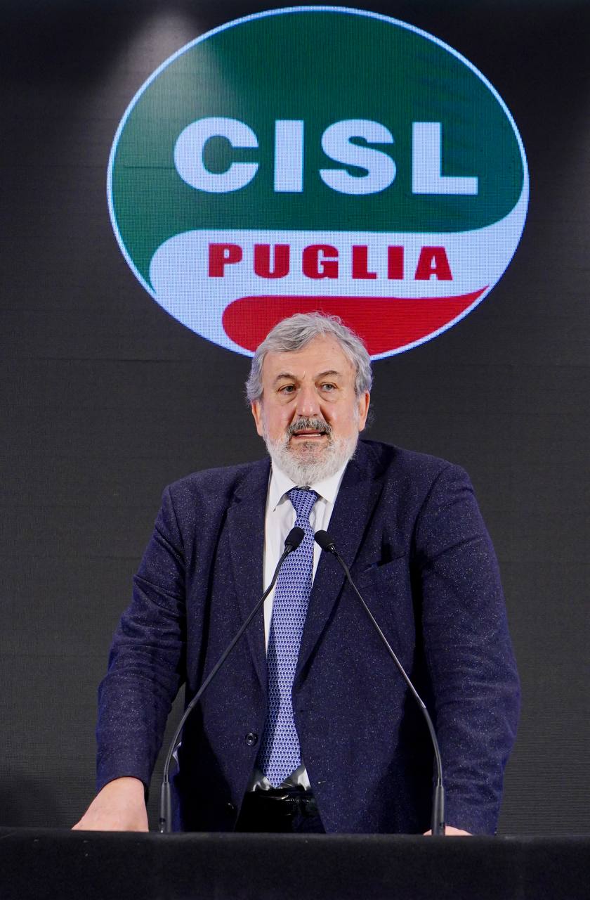 Galleria Il presidente Emiliano e gli assessori Leo, Palese, Pentassuglia al XIII Congresso regionale Cisl Puglia a Bari - Diapositiva 7 di 18