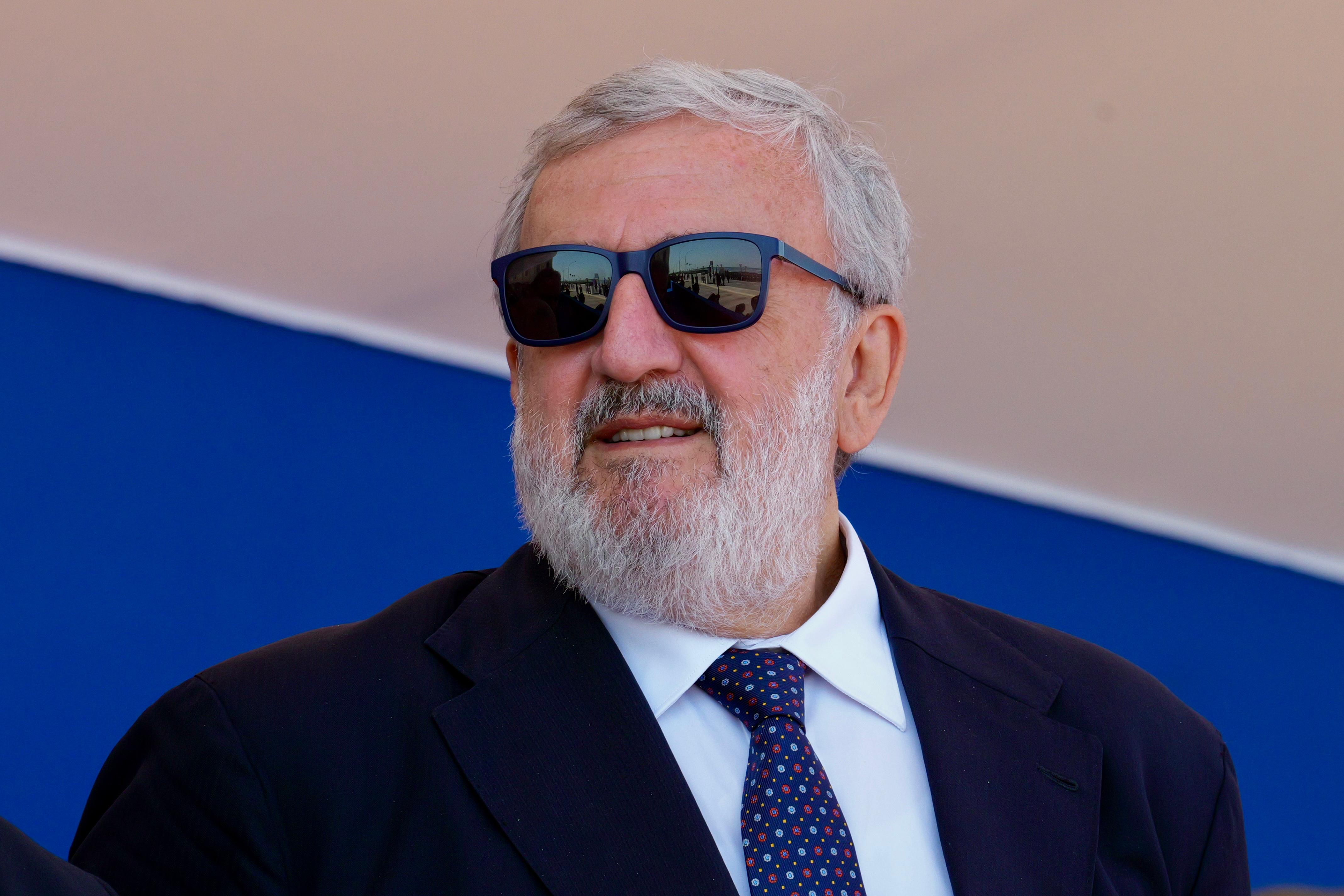 Galleria IL PRESIDENTE EMILIANO ALLE CELEBRAZIONI PER IL 164° ANNIVERSARIO DELL’ESERCITO: “É ANCHE LA FESTA DEI TANTI PUGLIESI CHE HANNO OFFERTO LA VITA E SERVITO LA PATRIA”. - Diapositiva 6 di 13