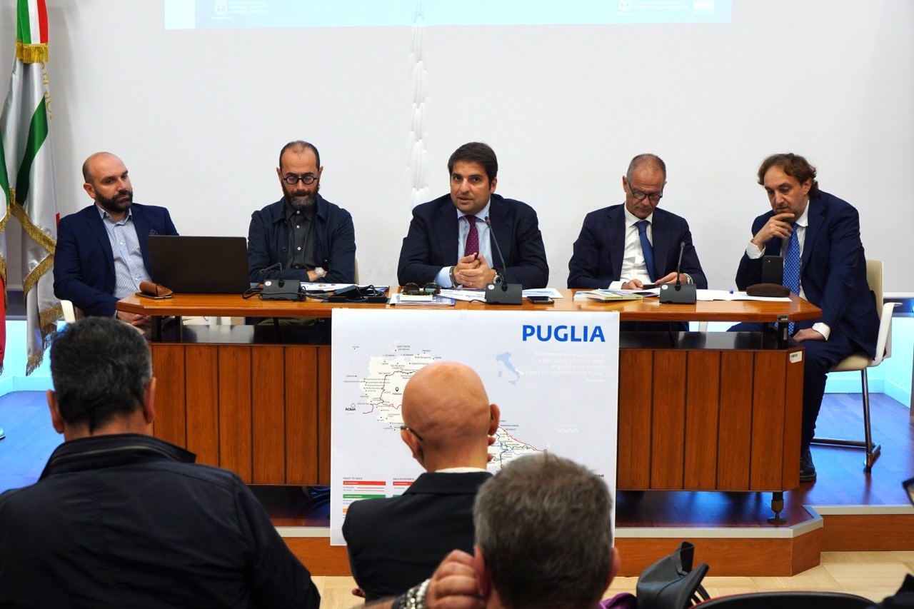 Galleria Turismo sostenibile: dalla Regione Puglia interventi per 3,2 milioni sulla rete dei cammini. Presentato il progetto di infrastrutturazione che coinvolgerà tutte le province pugliesi - Diapositiva 6 di 13