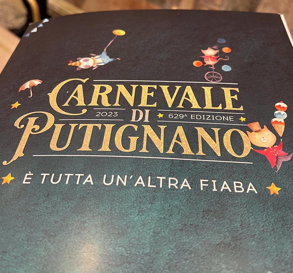 Galleria ROMA, EMILIANO ALLA PRESENTAZIONE DEL CARNEVALE DI PUTIGNANO 2023 CON IL MINISTRO SANGIULIANO, IL PRESIDENTE DELLA COMMISSIONE CULTURA MARTI E LA MADRINA MARA VENIER. - Diapositiva 6 di 10