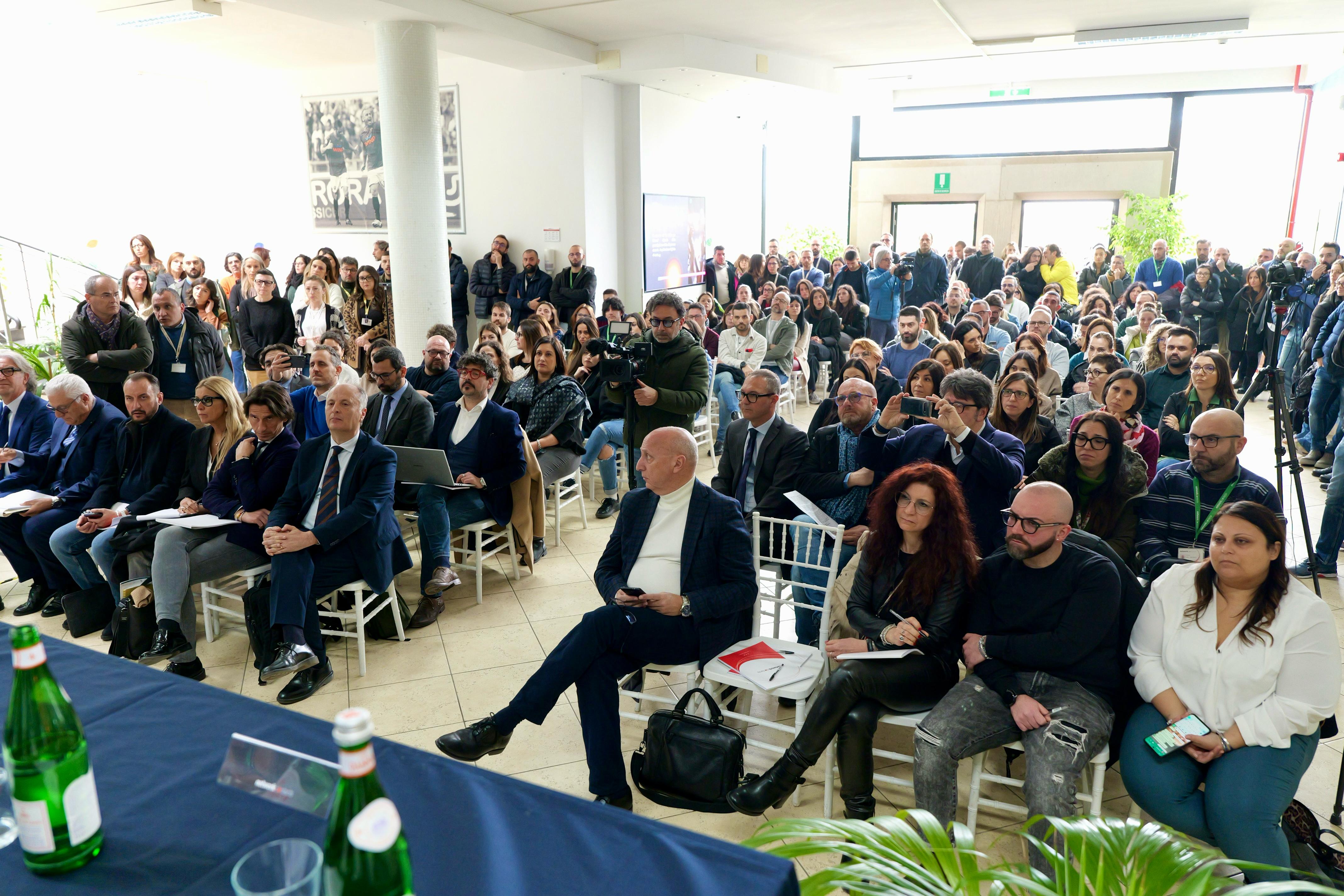 Galleria La tecnologia salva i posti di lavoro: Network Contacts e Regione Puglia evitano i 280 licenziamenti - Diapositiva 8 di 18