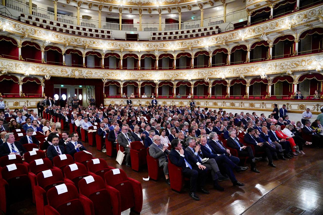 Galleria EMILIANO ALL’ASSEMBLEA GENERALE DI CONFINDUSTRIA BARI-BAT: “IL SISTEMA PUGLIA HA CONSENTITO DI RAGGIUNGERE RISULTATI TRA I MIGLIORI D’ITALIA” - Diapositiva 4 di 11
