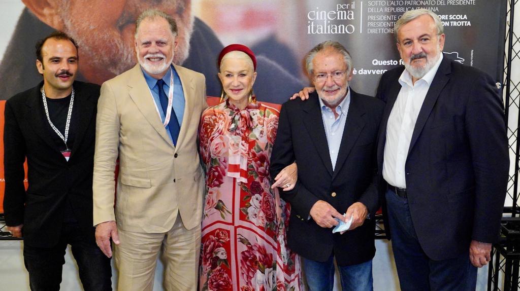 Galleria BIFEST, EMILIANO ALLA PREMIAZIONE DI HELEN MIRREN E TAYLOR HACKFORD - Diapositiva 21 di 27